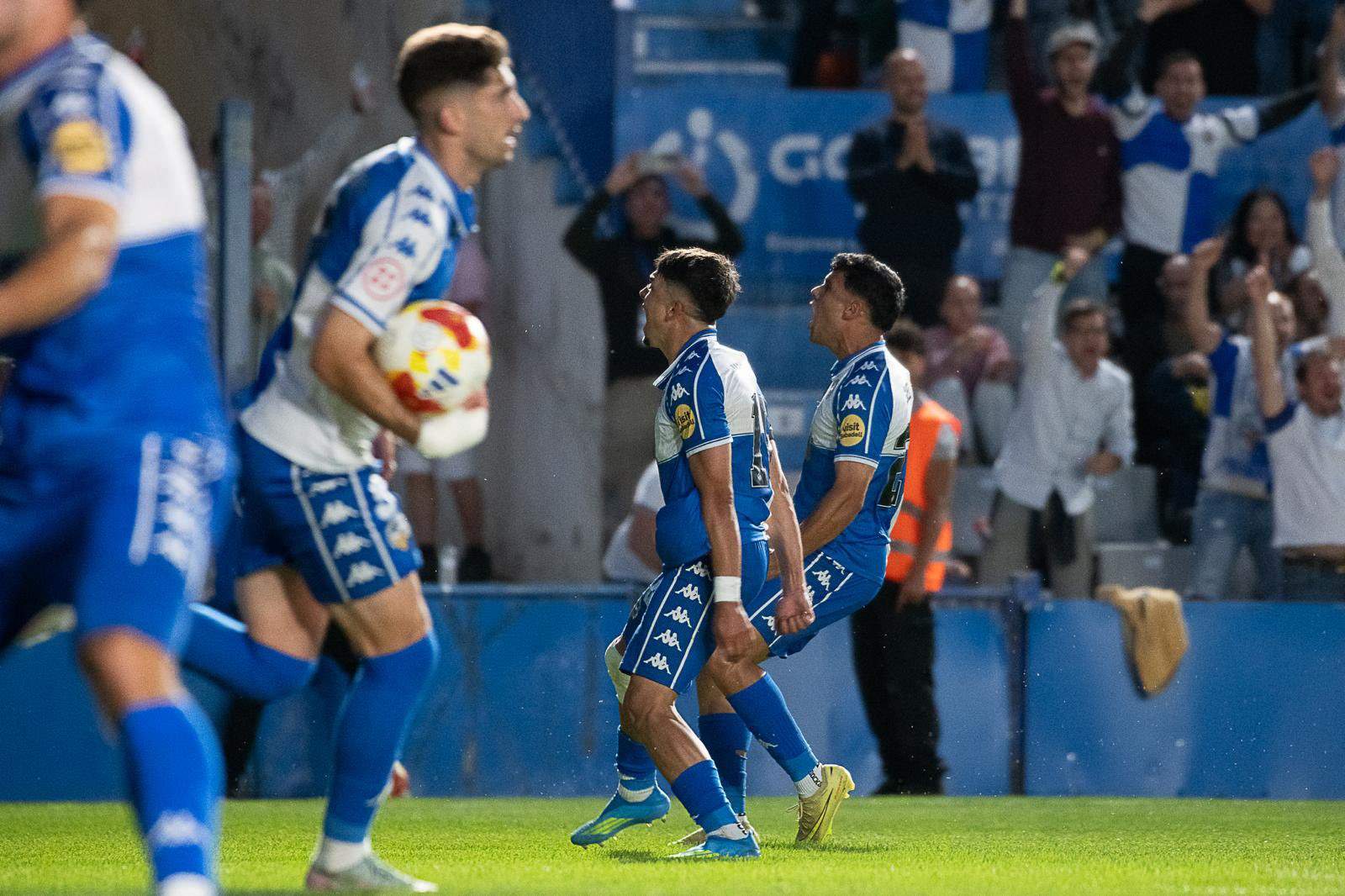 Un Sabadell èpic remunta contra el Reial Madrid Castilla (3-0) i continua somiant amb l'ascens a Segona