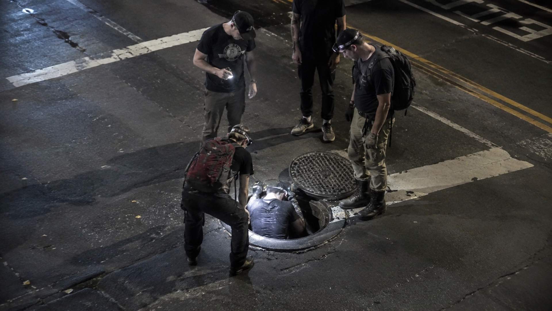 Misteri sota Nova York: la policia investiga grups de persones entrant i sortint de les clavegueres