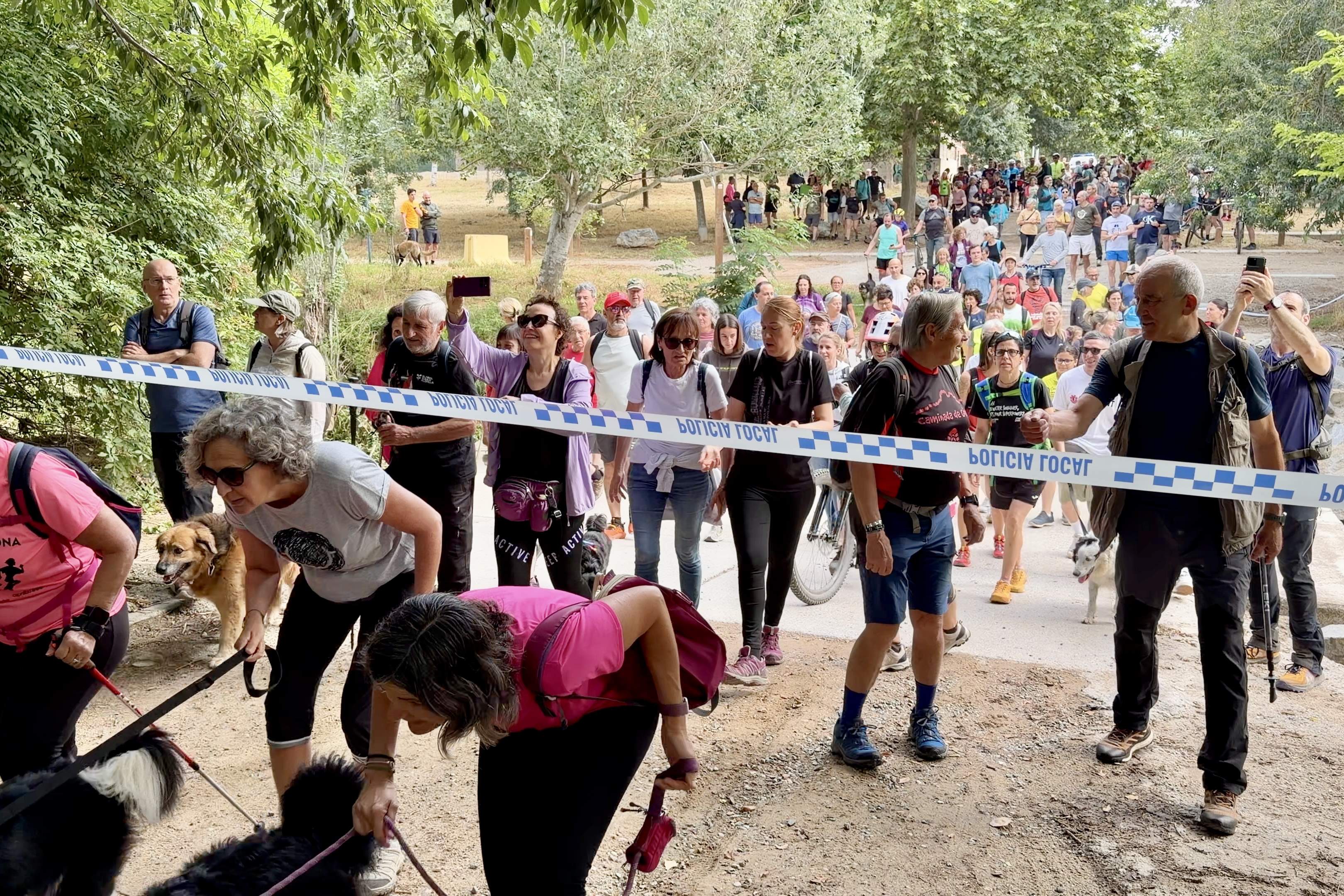 Unes 200 persones desafien el tancament de Collserola per la pesta porcina que ja fa sis mesos que dura