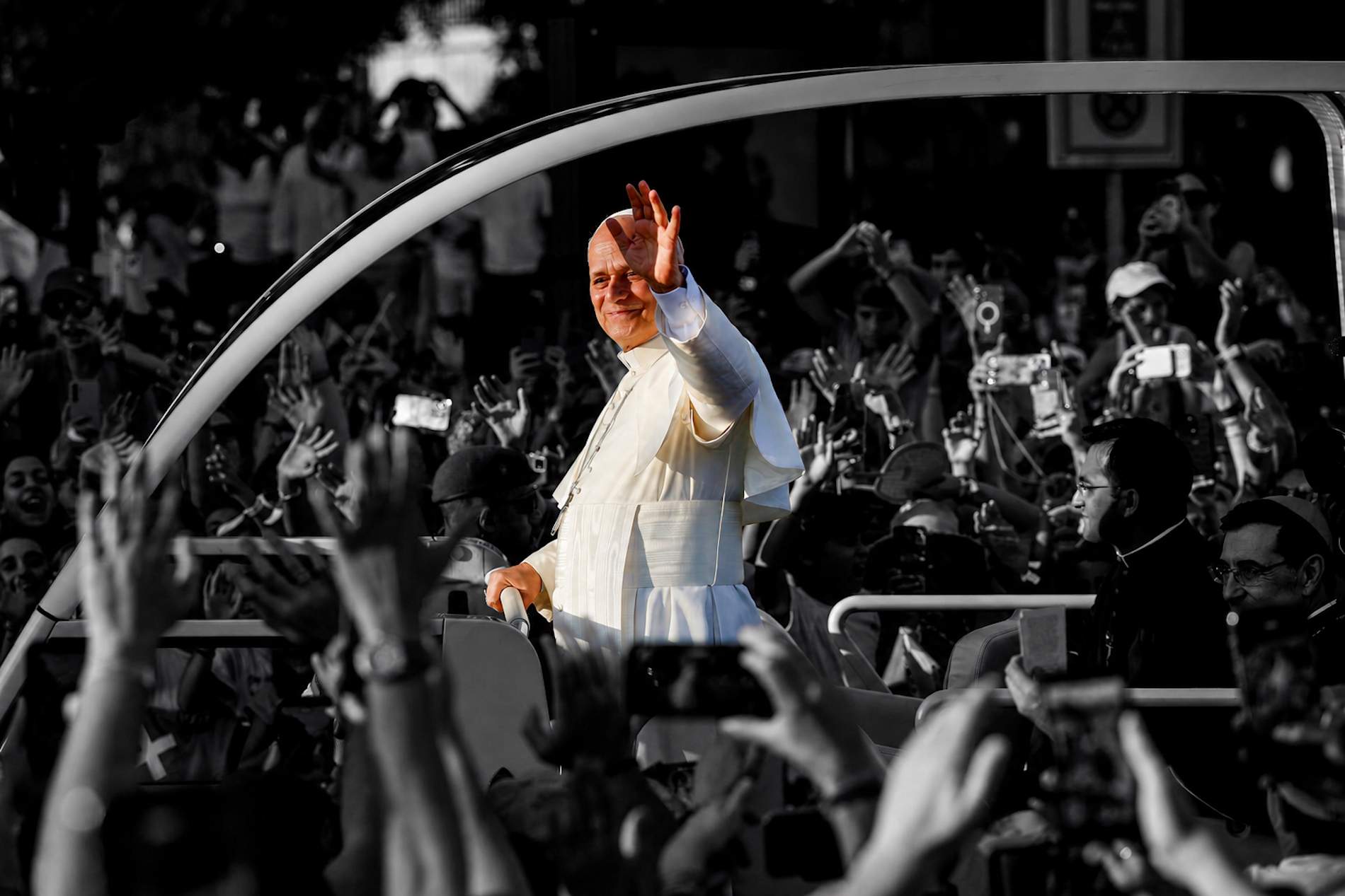 Lleó XIV dona oxigen a Sánchez: el papa tapa per un dia la crisi del PSOE a les portades