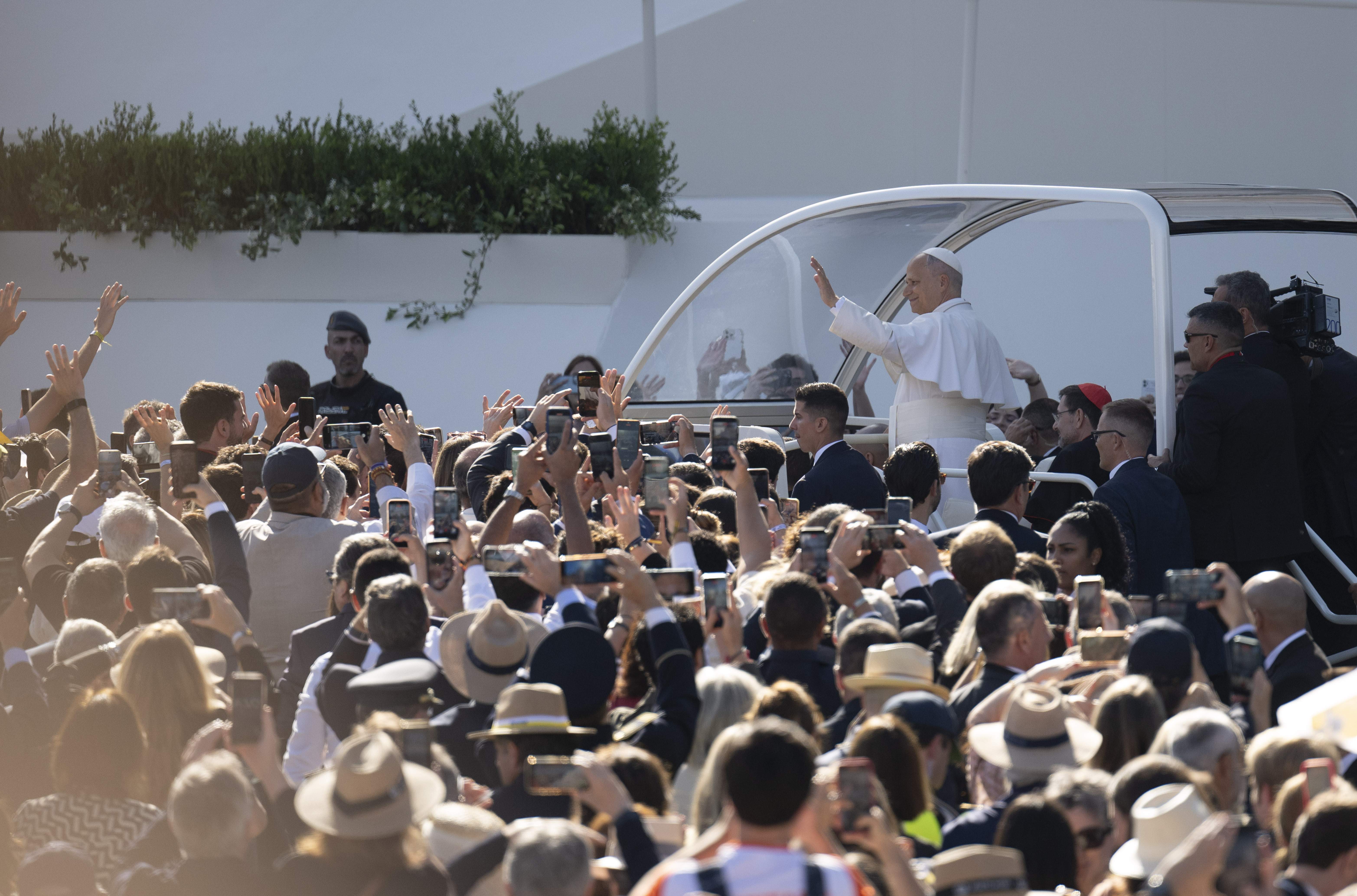 Lleó XIV reuneix 1,2 milions de persones a Madrid i demana que la religiositat no sigui “un museu”