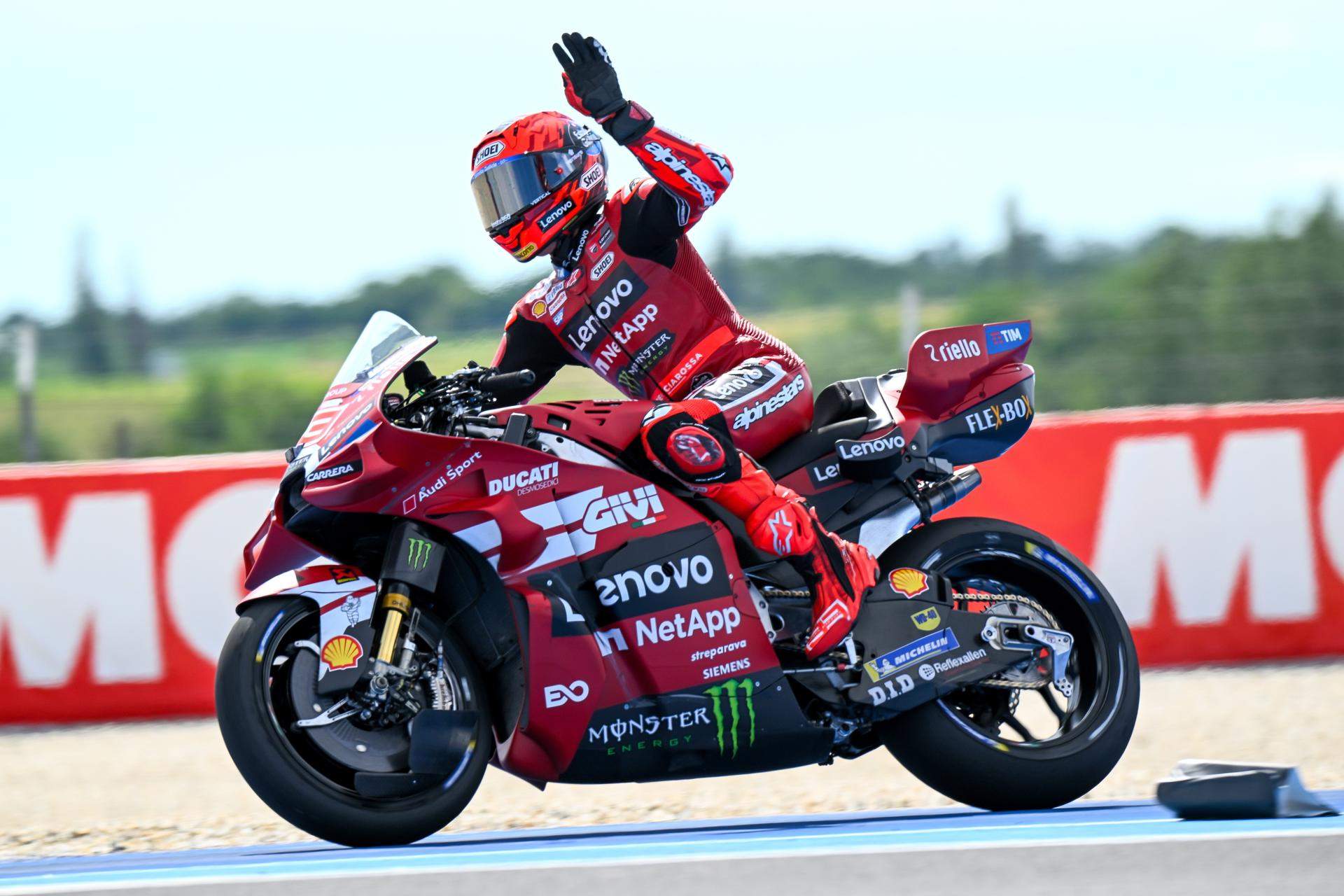 Un Marc Márquez centenari ressorgeix a Hongria i alimenta el