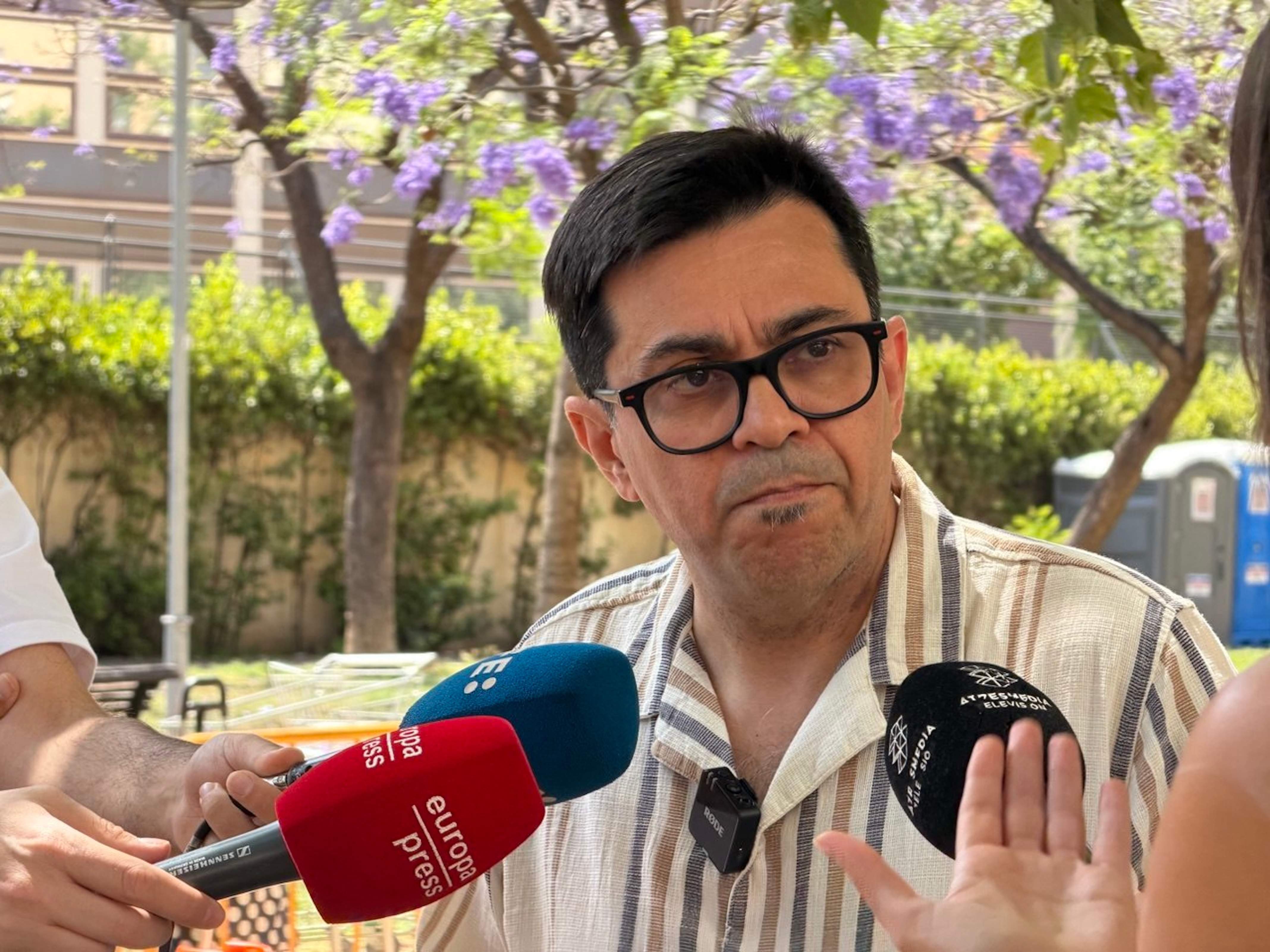 Pisarello reclama a Illa “un debat sobre el model educatiu” i espera que la visita del Papa l’afavoreixi