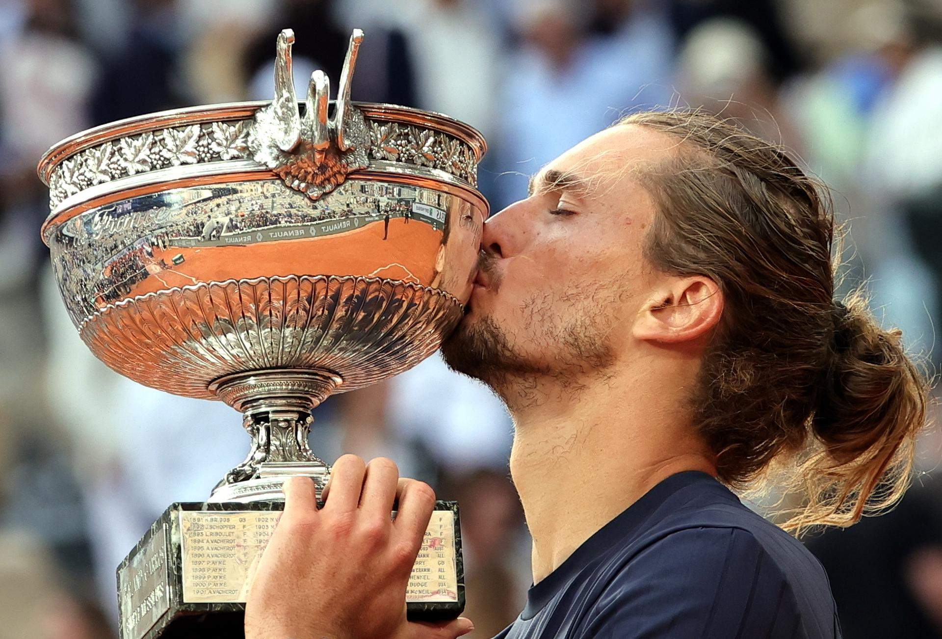 Zverev entra en la història de Roland Garros en una èpica fi