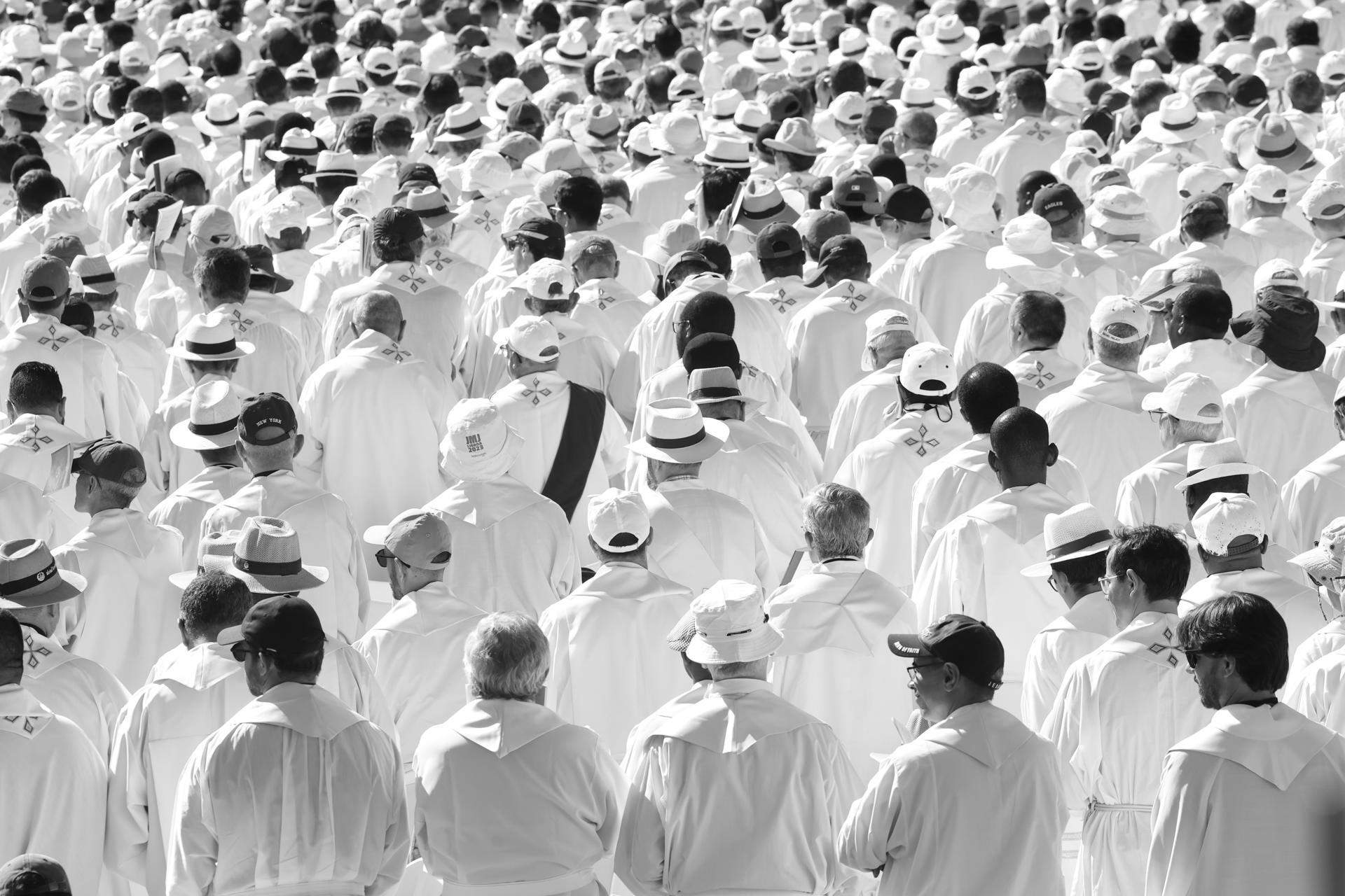 El Papa no és l'únic que va de blanc en aquestes portades