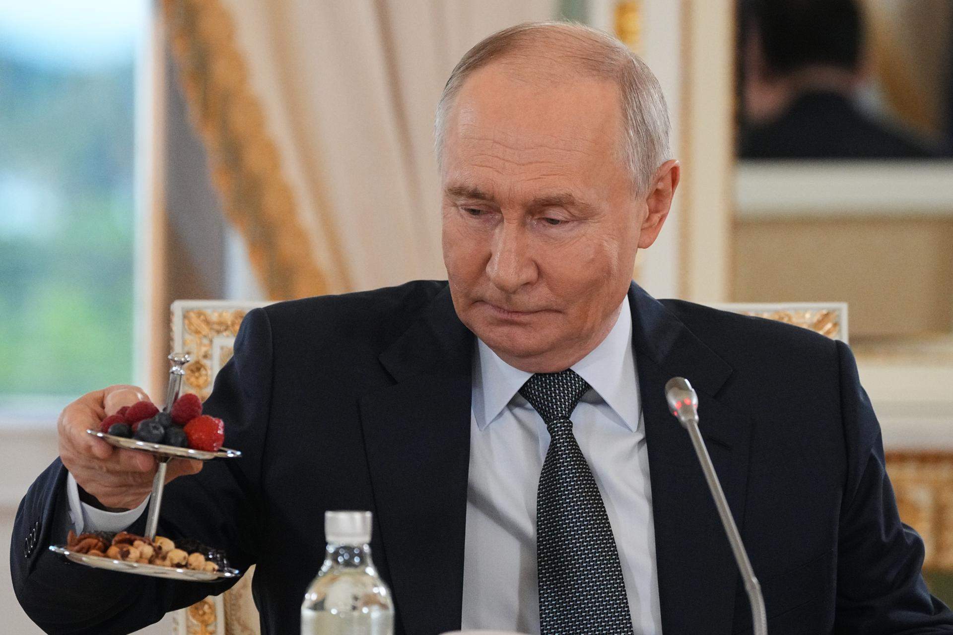 Putin recupera el relat del setge: Rússia envoltada d'enemic