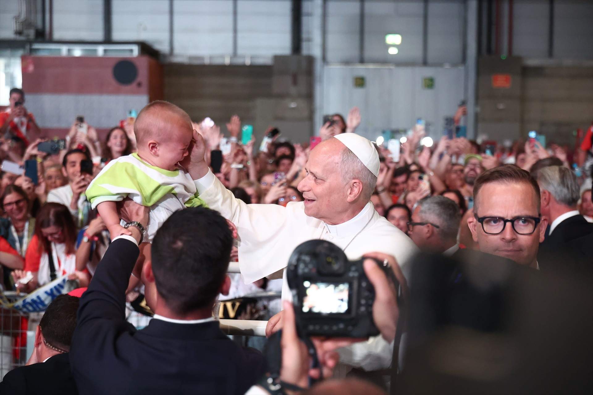 EuropaPress 7582987 papa leon xvi bendice bebe encuentro voluntarios ifema madrid junio 2026