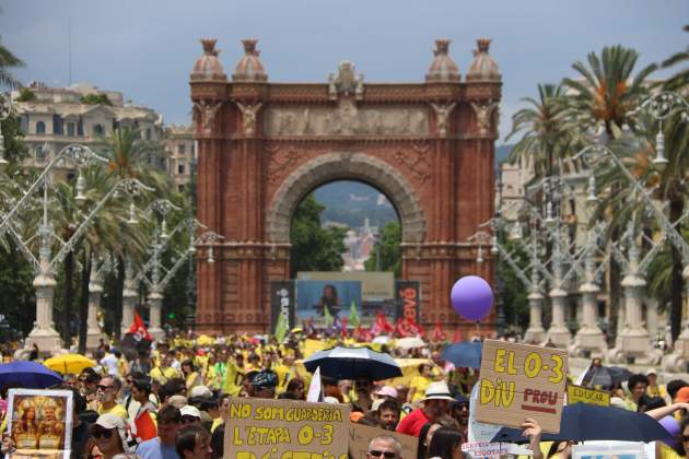 Manifestacio vaga docents Barcelona visita Papa / ACN