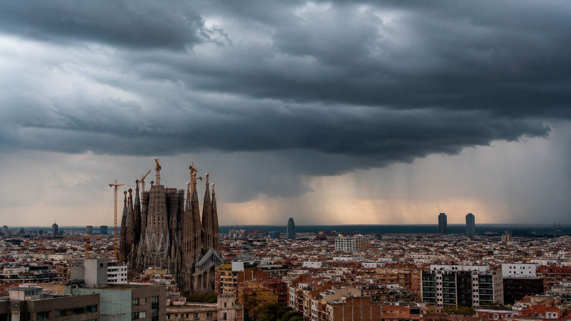 Plourà a Barcelona durant la visita del Papa a Cat