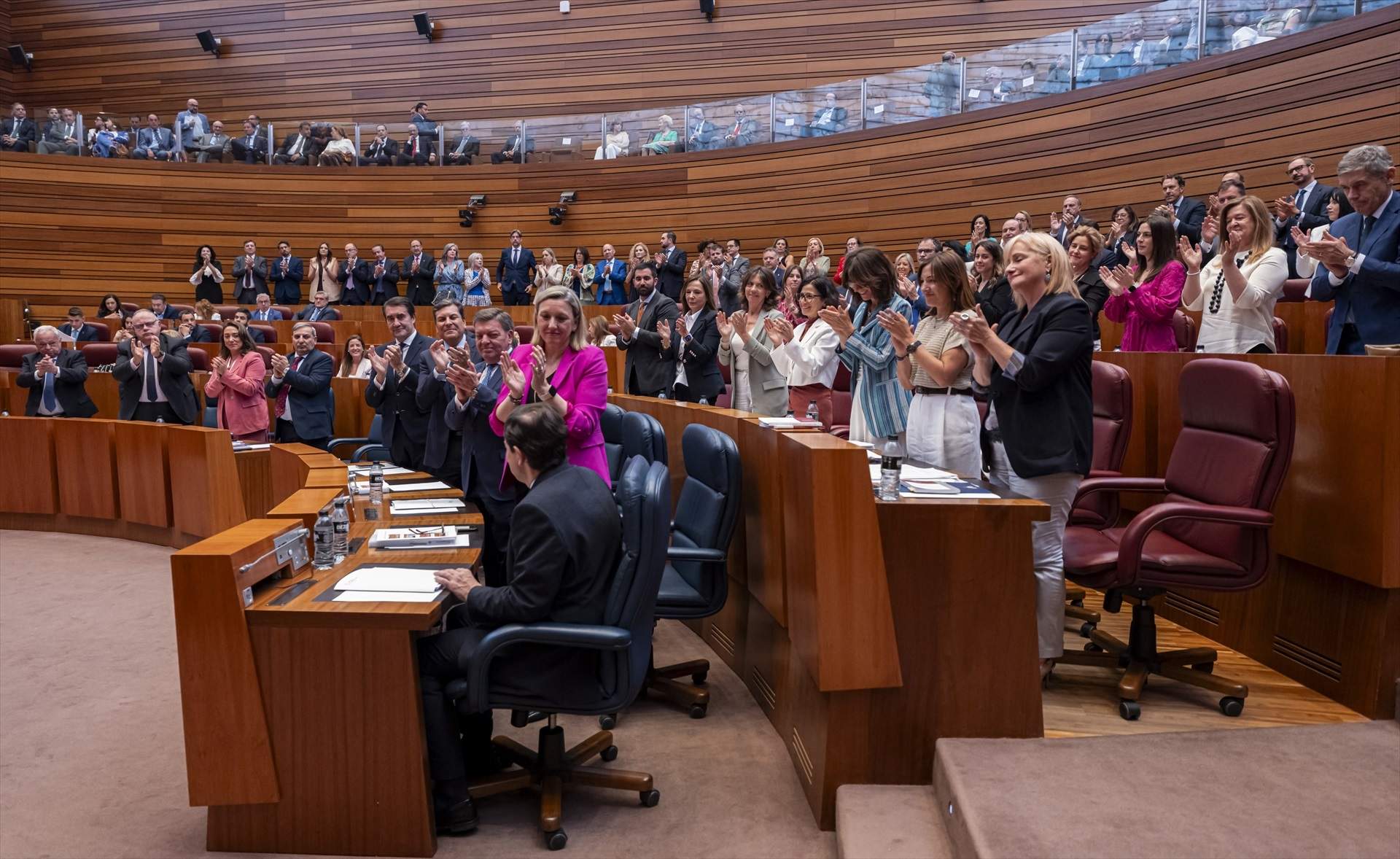 Mañueco, investit president de Castella i Lleó amb els vots 