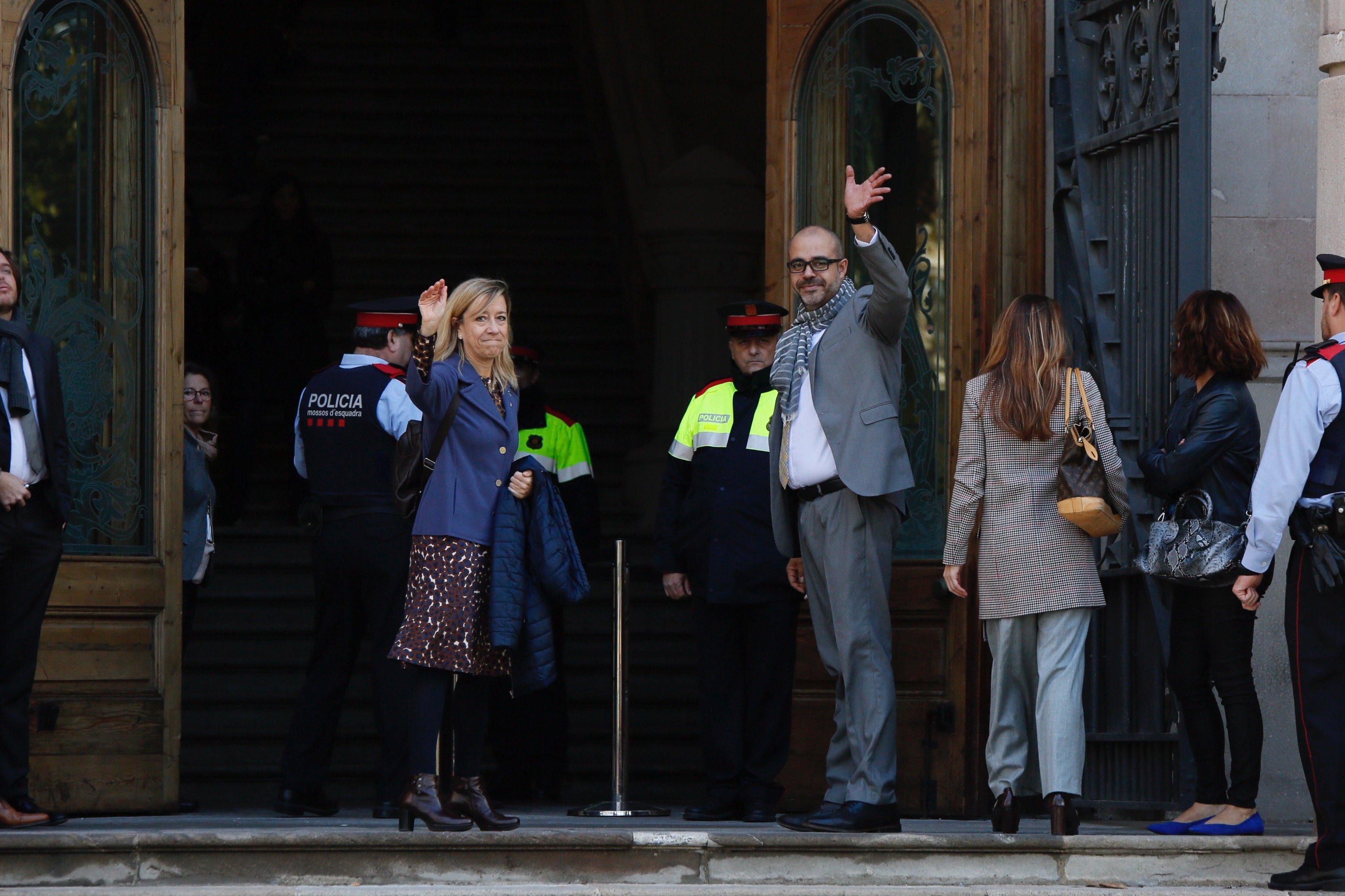 Buch y Lloveras dicen al juez que solo querían "escenificar" el apoyo de los alcaldes al 1-O