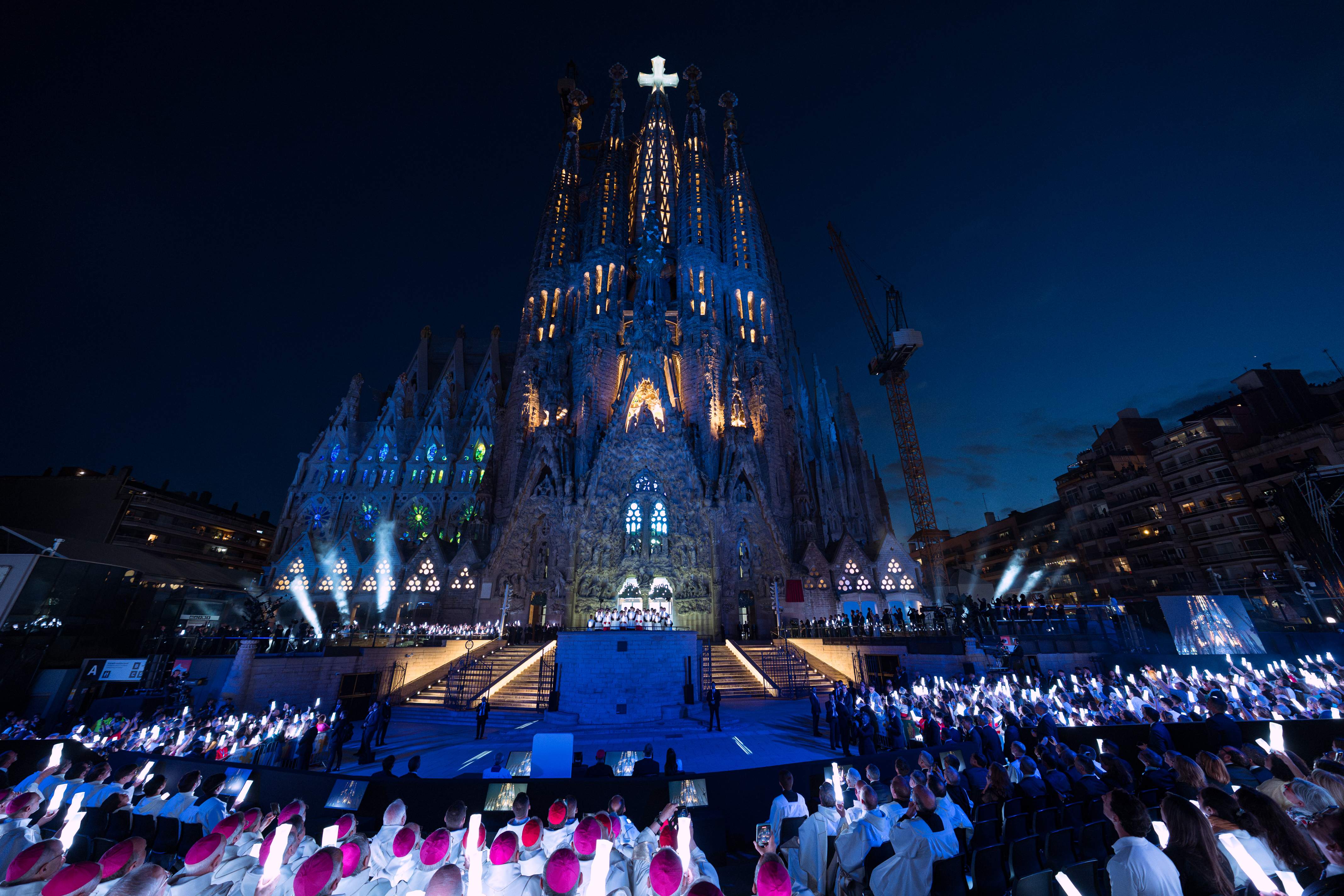 Benedicció salomònica de Lleó XIV: la inauguració de la torre de Jesús ha combinat català i castellà