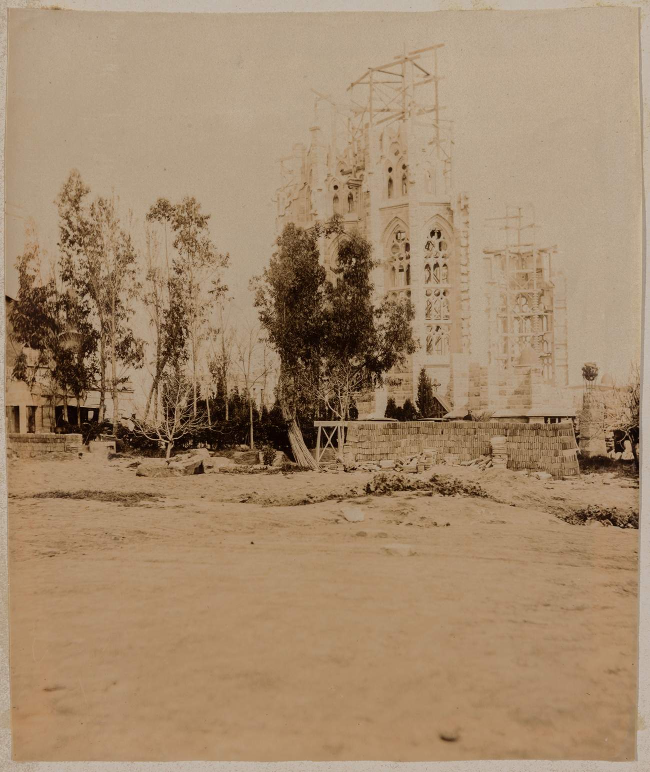 A subhasta una fotografia de les albors de la Sagrada Família i un retrat d'Antoni Gaudí