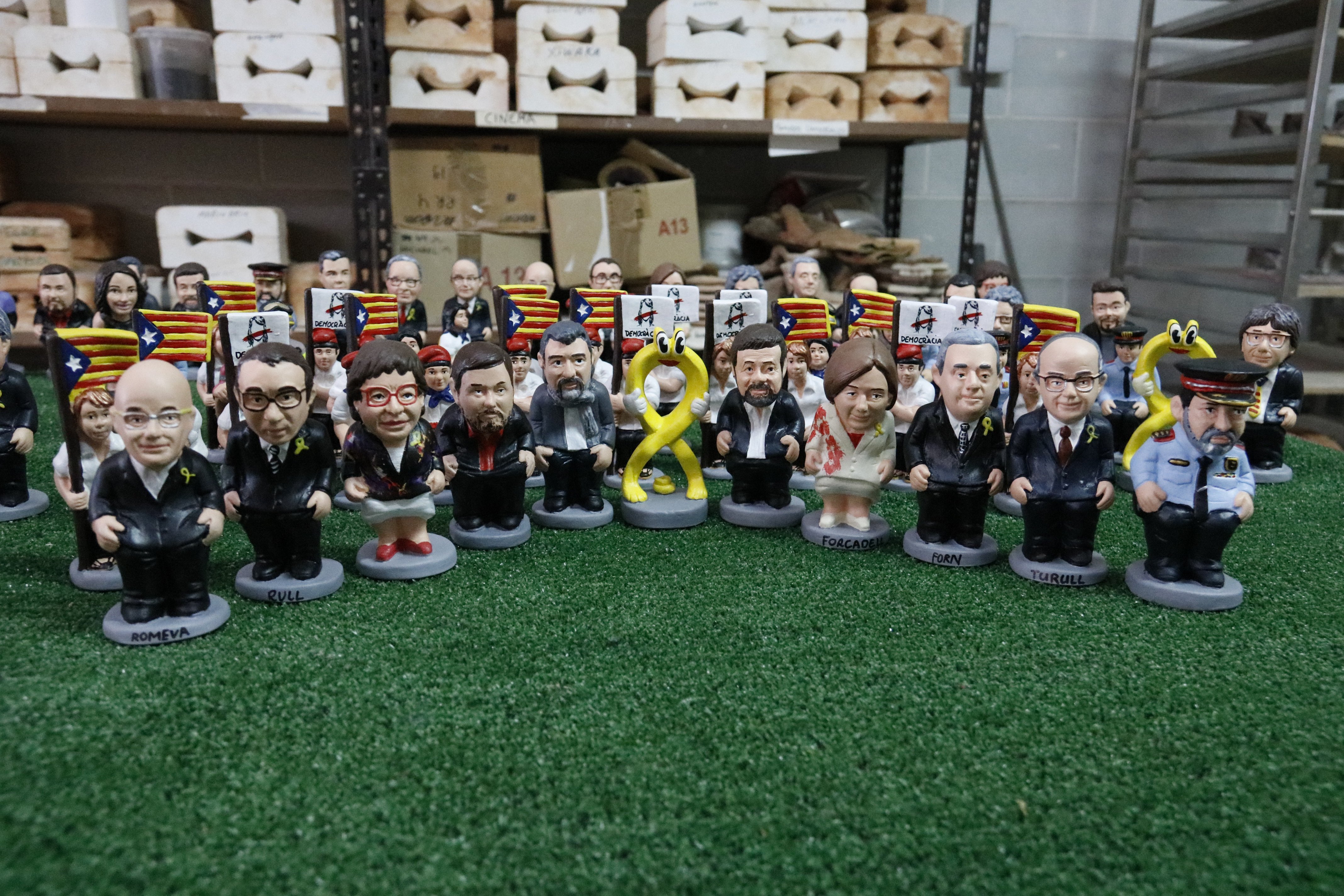 El llaç groc i els presos polítics ja tenen caganer