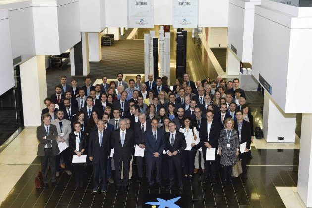 Foto Família Lliurament ajudes recerca Fundació Bancària Caixa