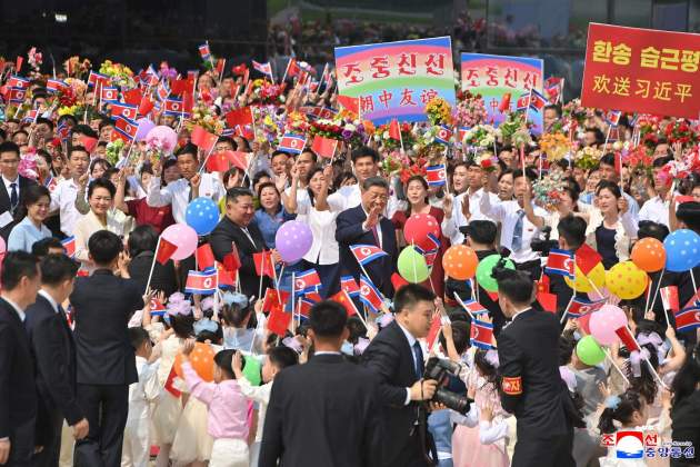 final de festa corea del nord xi jinping kim jong un final de festa corea del nord xi jinping kim jong un