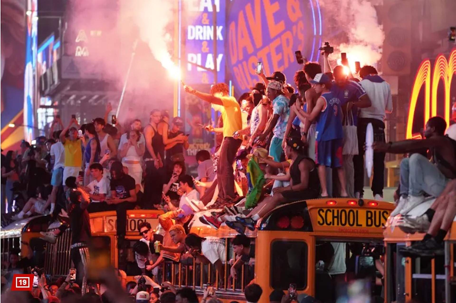 Los disturbios empañan la fiesta de los Knicks en Nueva York después del título de la NBA