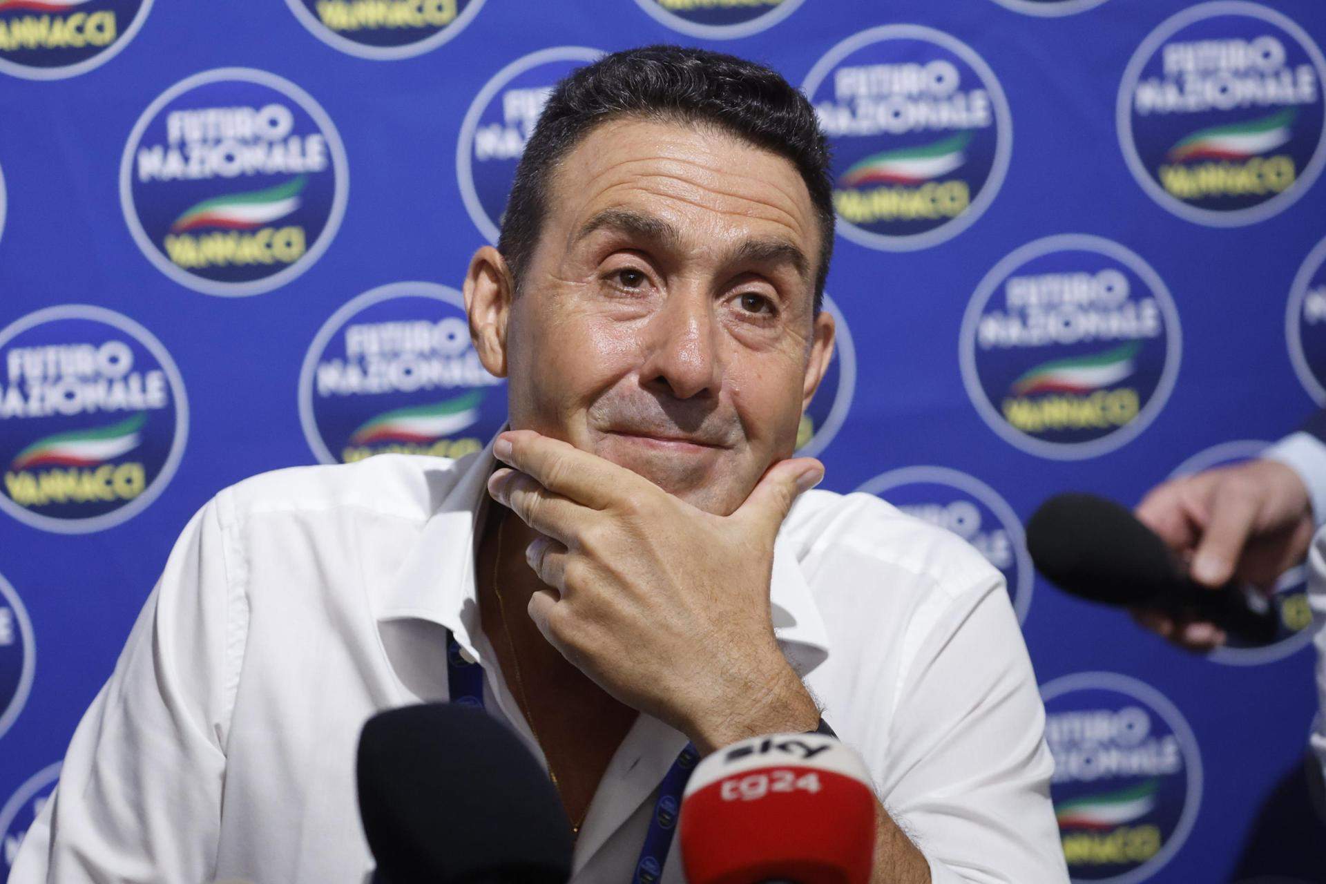 El nou partit d'extrema dreta italià per disputar el vot a Meloni i Salvini neix entre referències feixistes