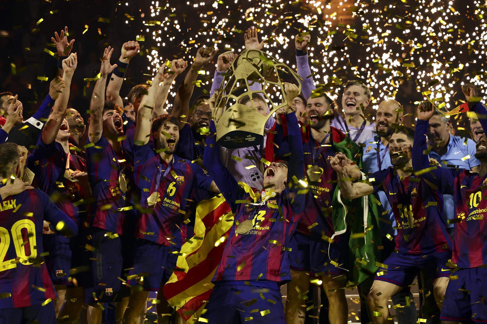 El Barça toca el cel a Colònia contra el Füchse Berlin (37-34) i aixeca la seva tretzena Champions