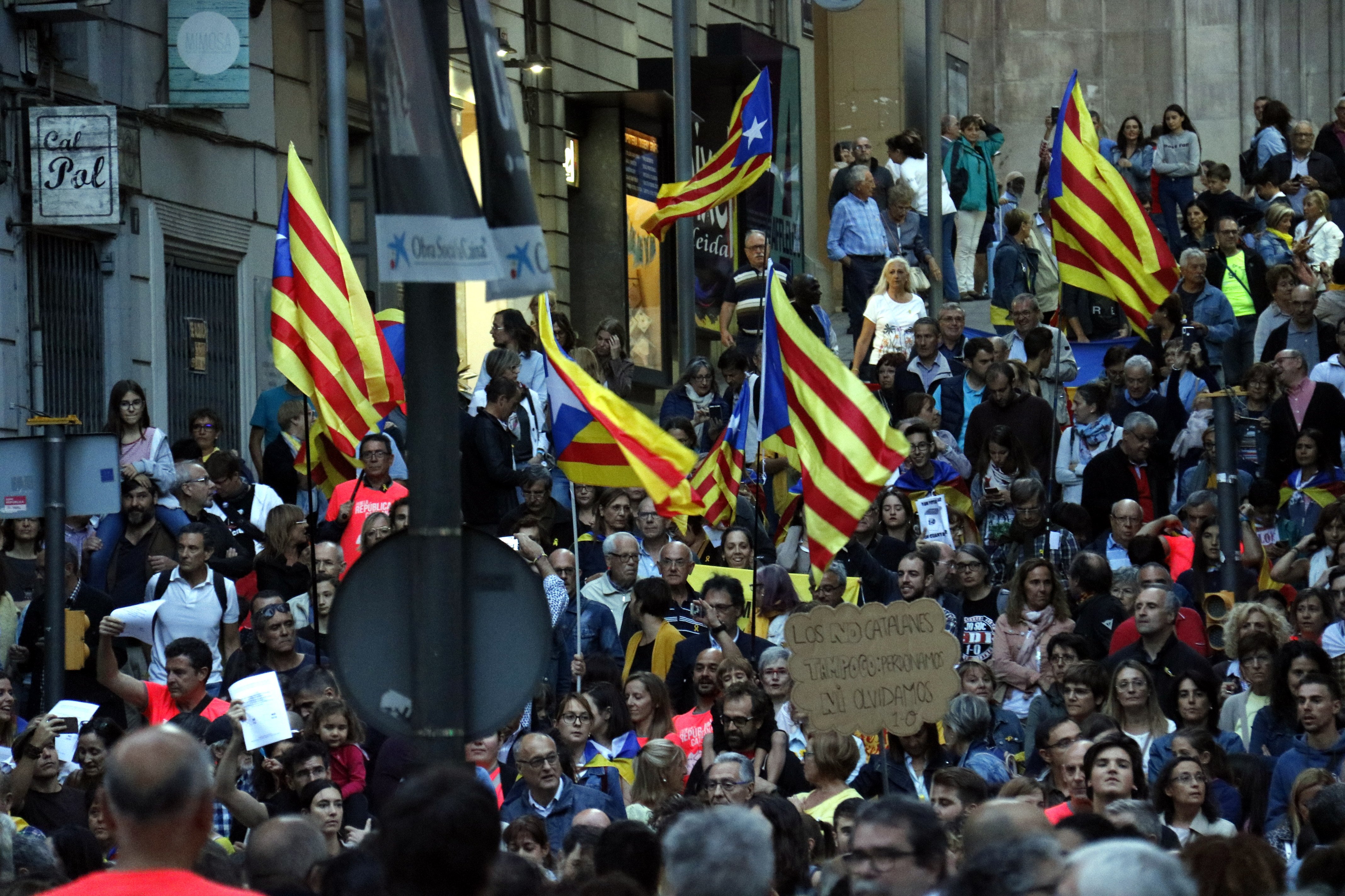 Piden 22 meses de libertad vigilada a un menor por la protesta por la detención de Puigdemont