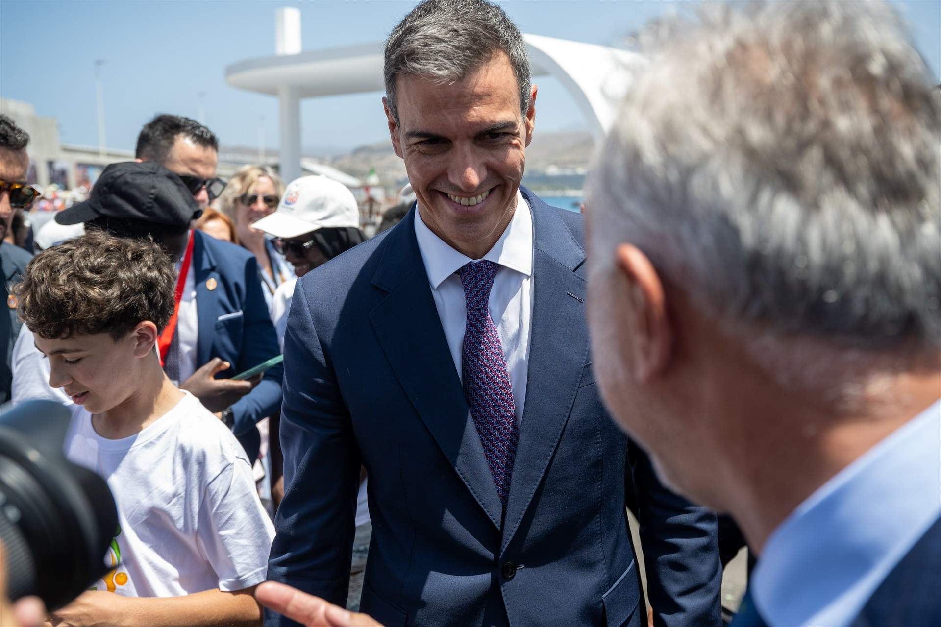 Sánchez pateix la pitjor patacada en una enquesta després de la imputació de Zapatero
