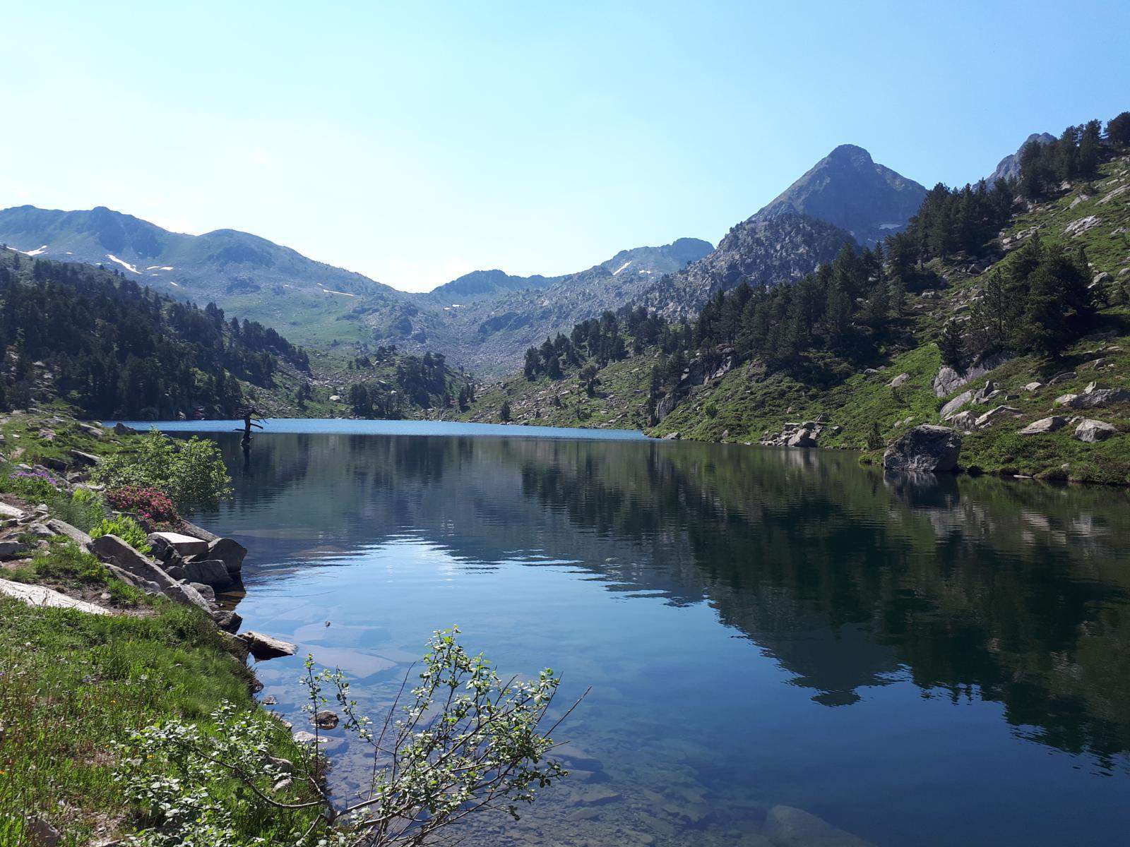 La ruta espectacular para hacer este verano y encontrar un lago de origen glacial: te dejará boquiabierto