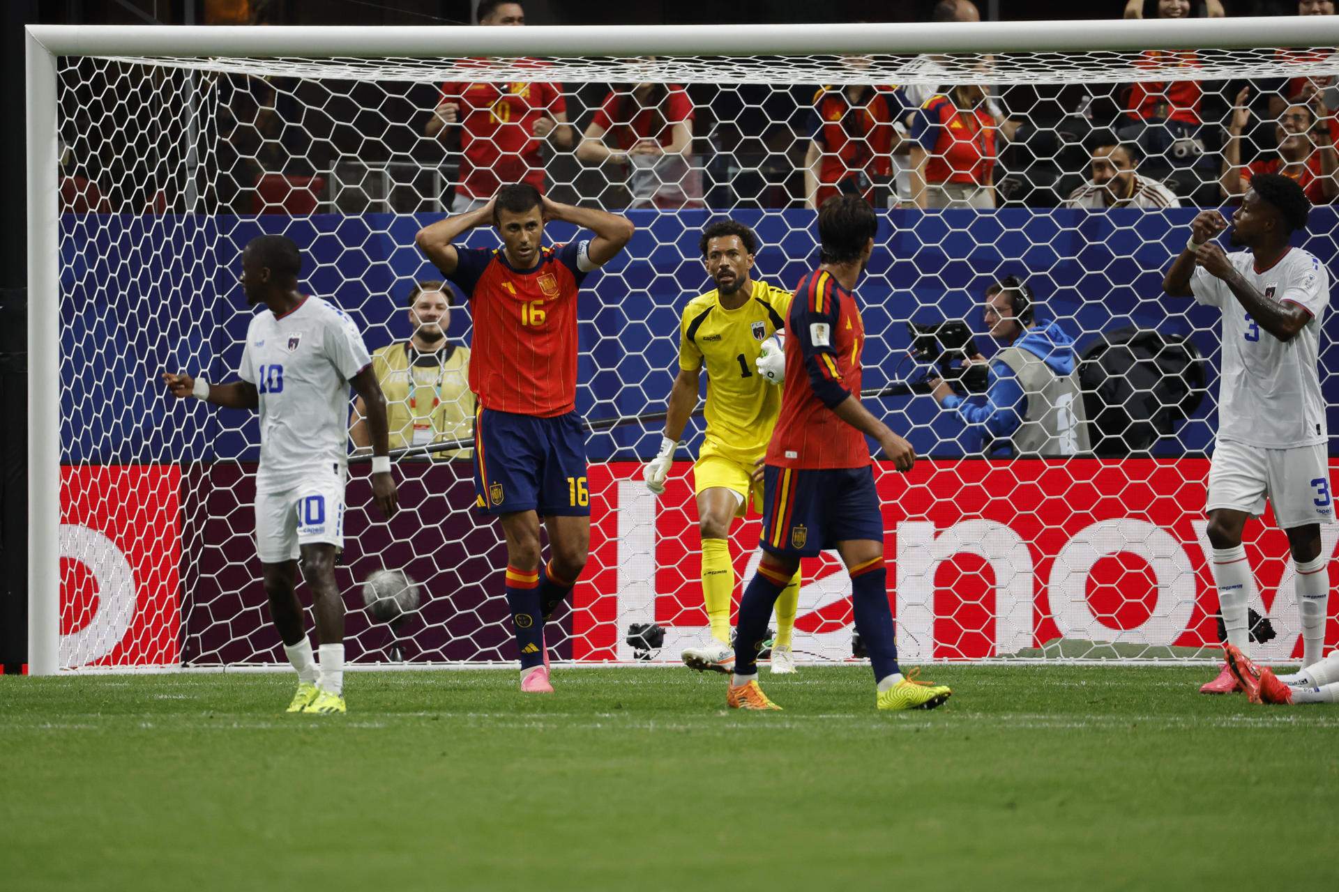 Una Espanya irreconeixible no passa de l'empat contra Cap Verd (0-0) i arrenca el Mundial amb males sensacions