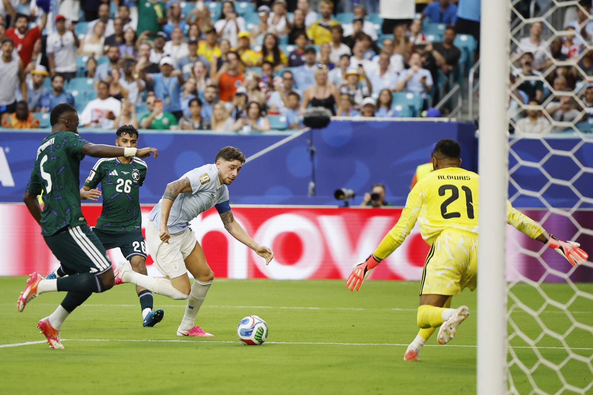 L'Uruguai fa un favor a Espanya en la matinada més igualada del Mundial