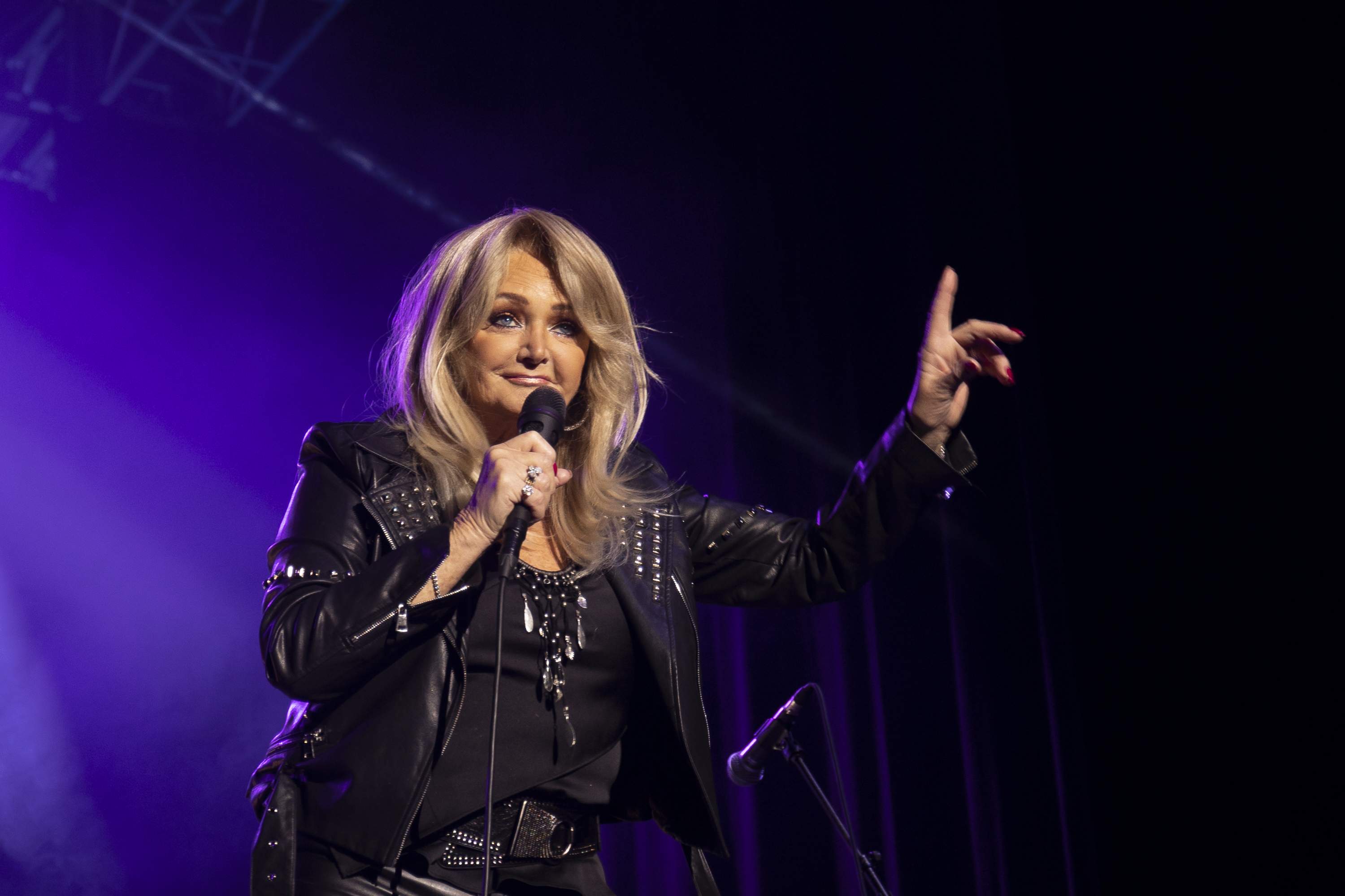 Bonnie Tyler es desperta del coma, però segueix "molt greu"