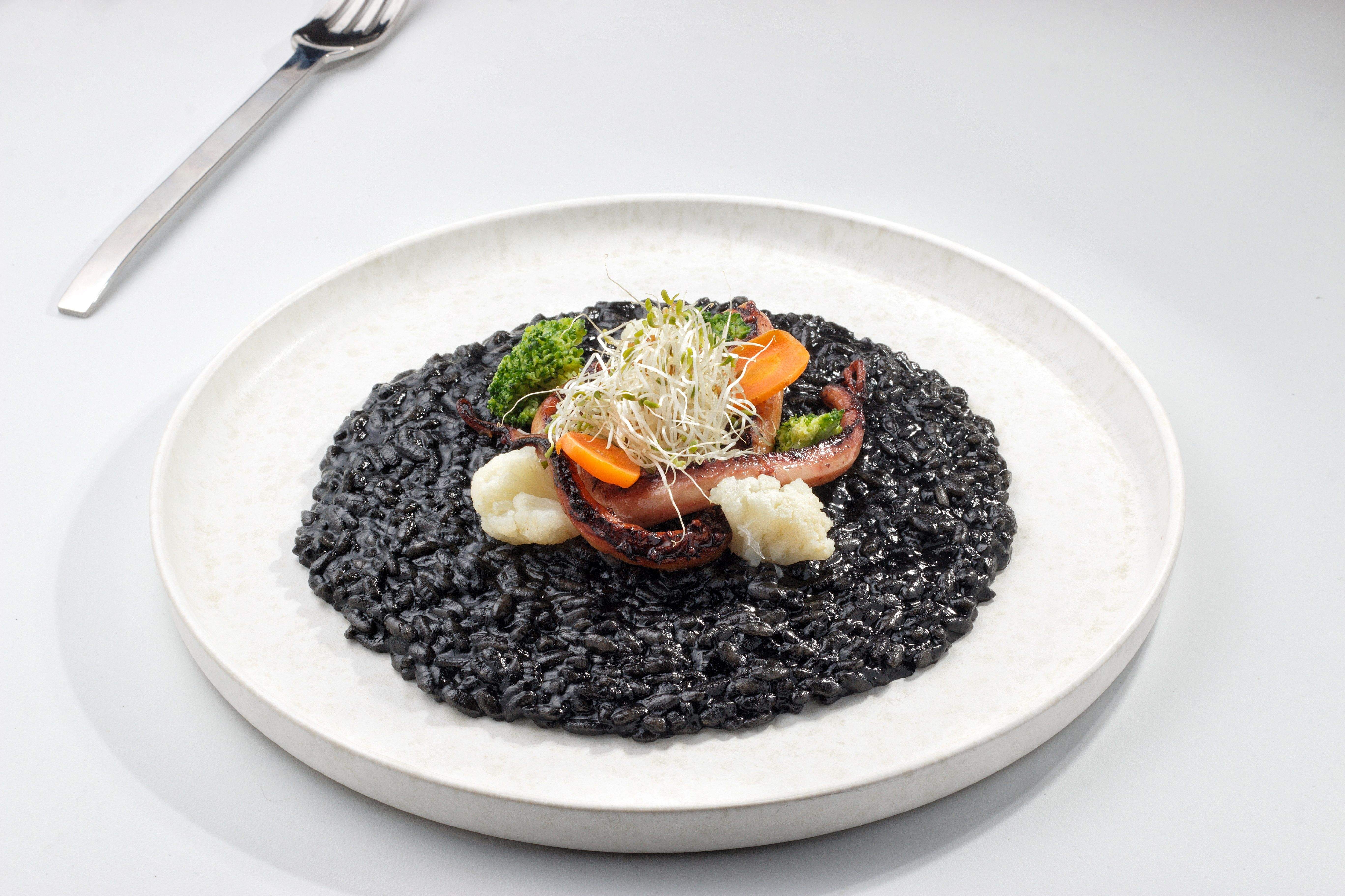 Jordi Cruz demuestra que un buen arroz negro se puede preparar en minutos y con ingredientes de supermercado