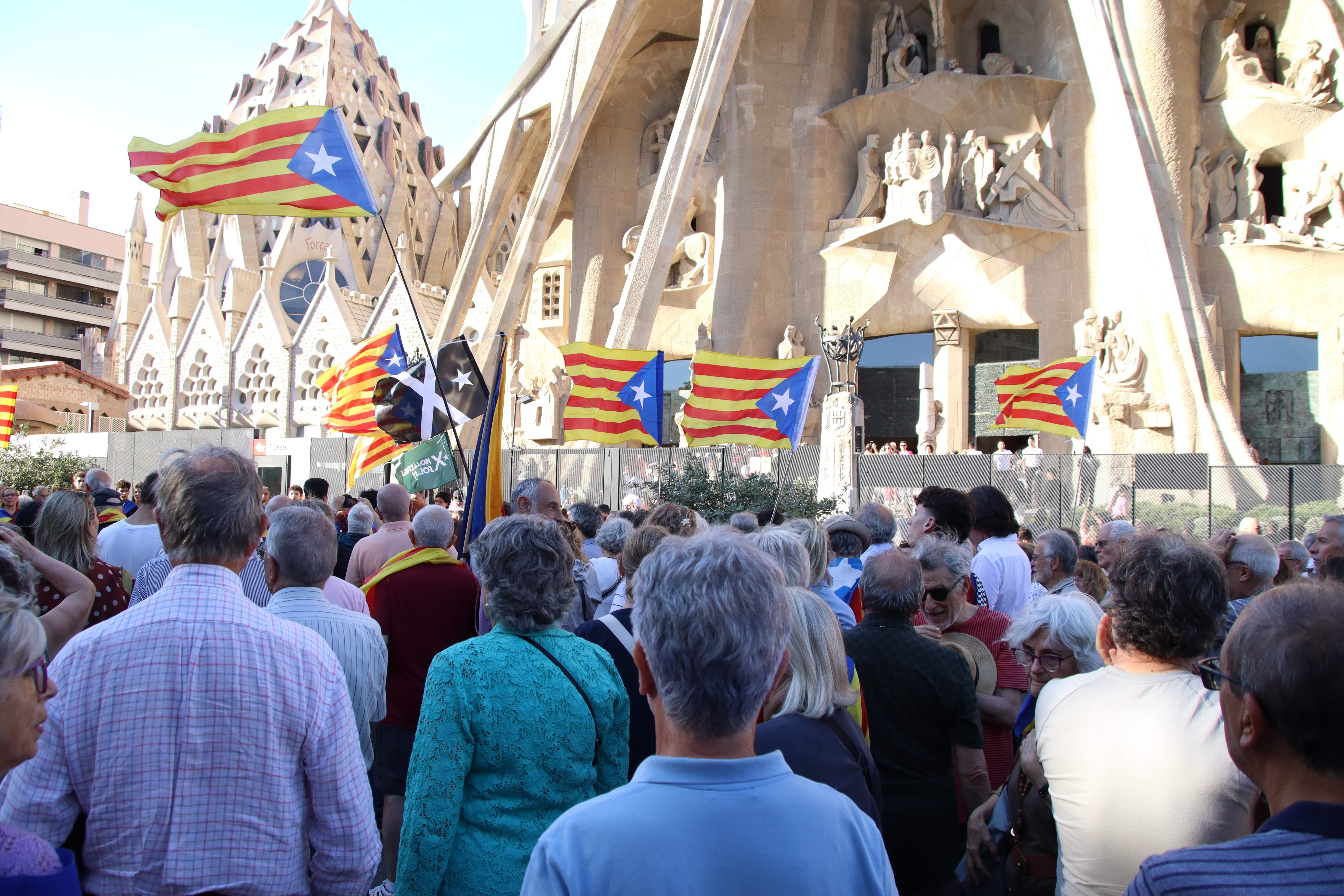 Los cantantes expulsados de la Sagrada Família durante la visita del Papa actuarán por la Diada