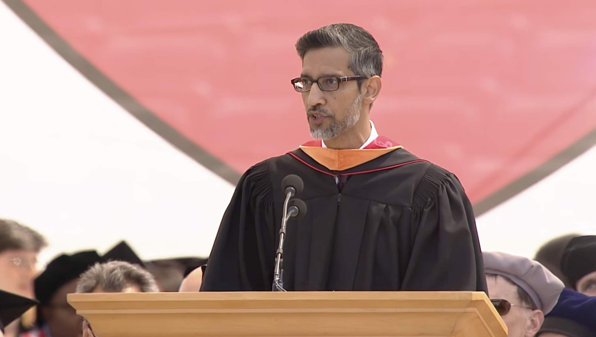 Steve Jobs inspiraba; Sundar Pichai divide: protestas en Stanford contra el CEO de Google