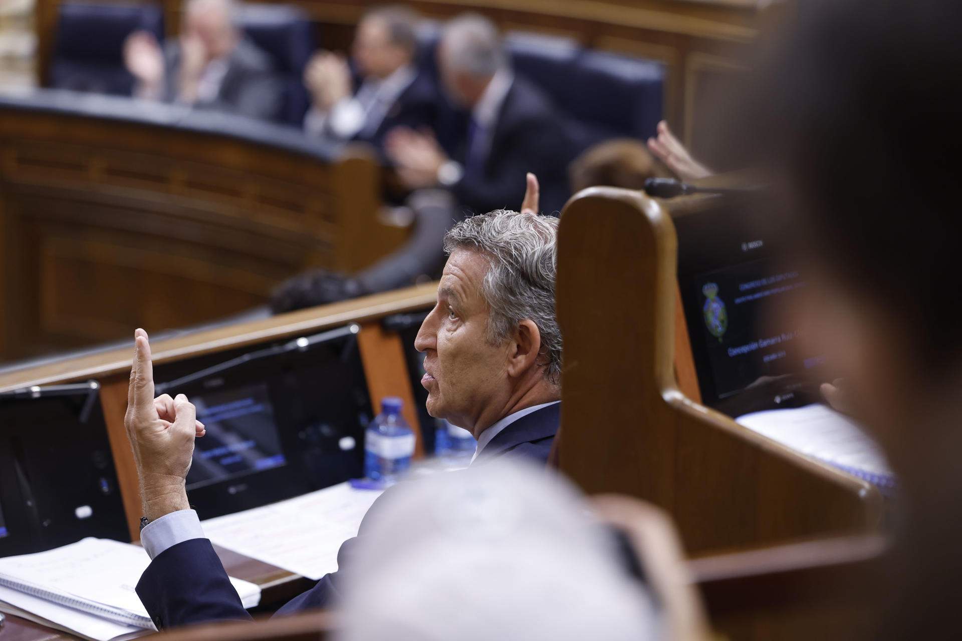“Covard”: Feijóo censura Sánchez per coartar el Congrés i el president assegura que resistirà fins al 2027