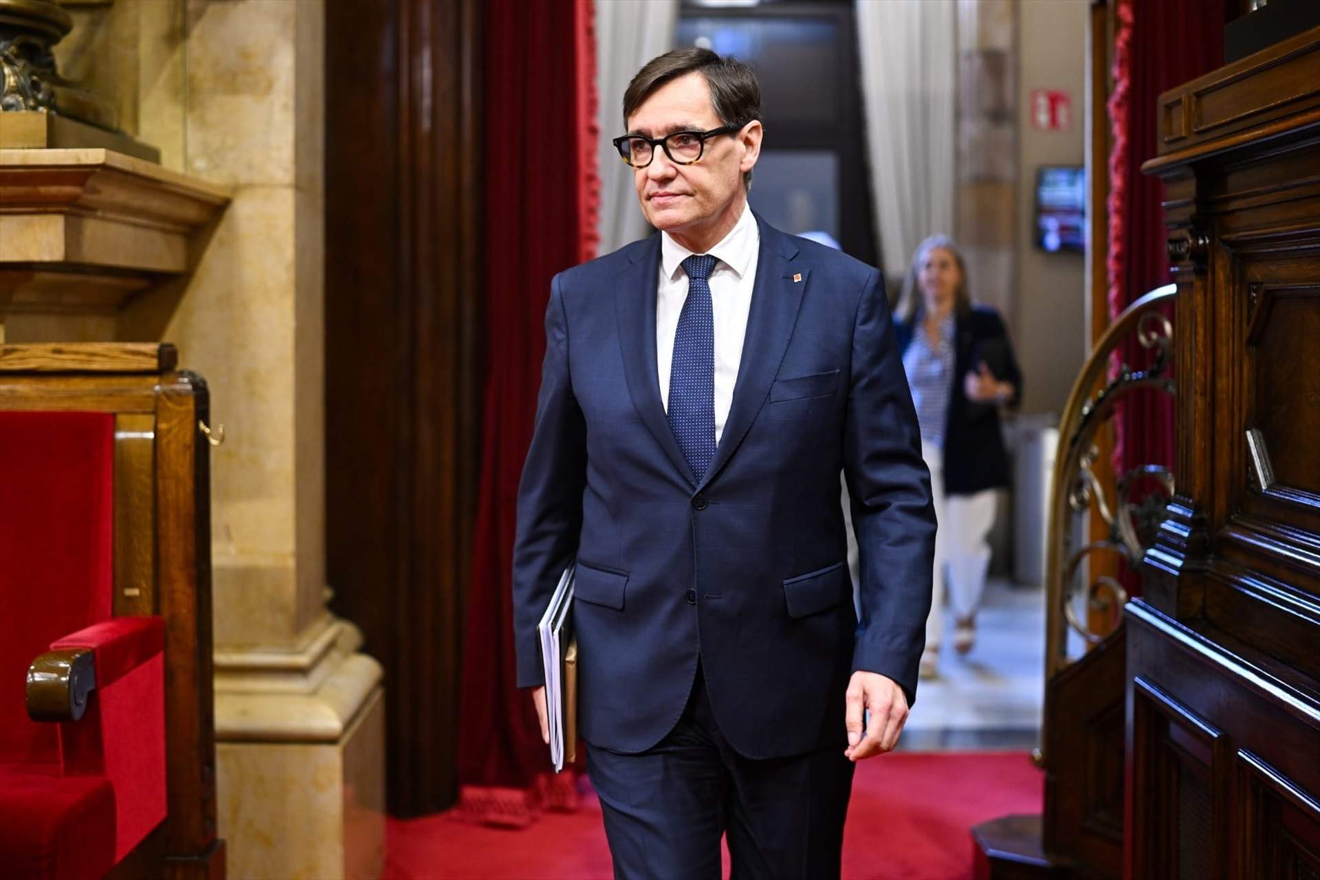Illa ignora els cantaires i posa la mà al foc per Sánchez: "El millor president de govern d'Espanya"