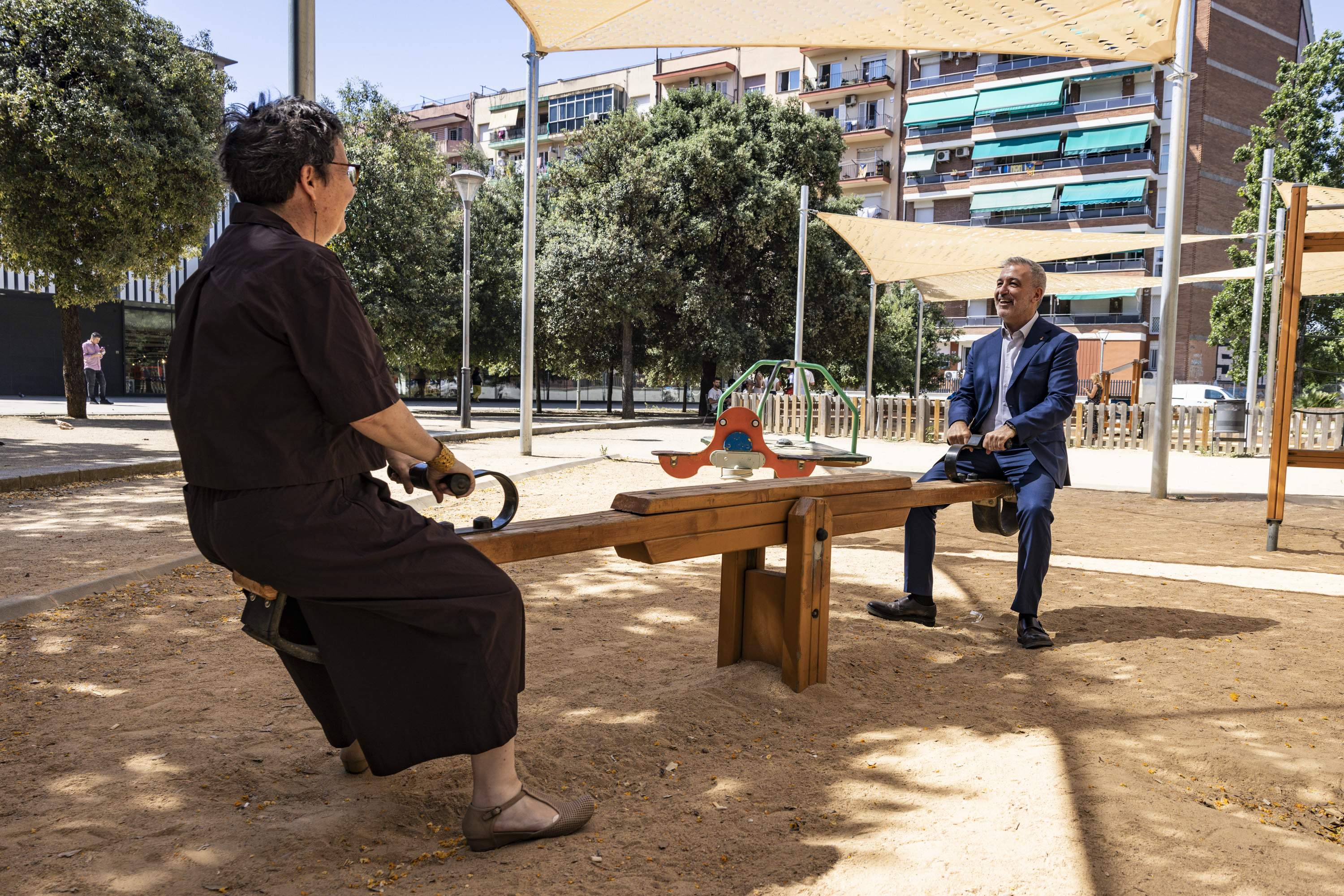 Collboni retreu a un conseller d’Ayuso que recomani afrontar la calor a les escoles “amb màniga curta”