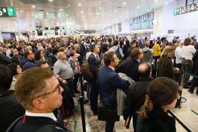 cues a l'estació de sants el nacional sergi alcazar