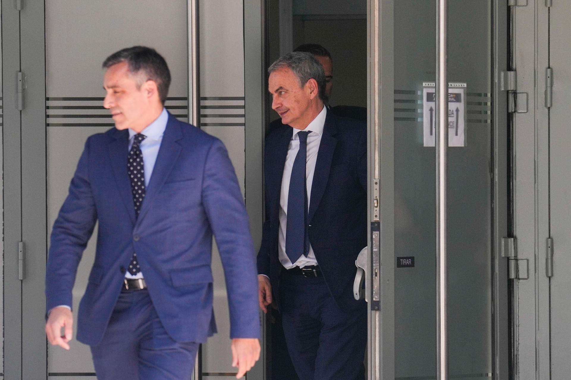 El jutge esbronca Zapatero durant la seva declaració: “Acostumi's que quan jo parlo ha de guardar silenci”