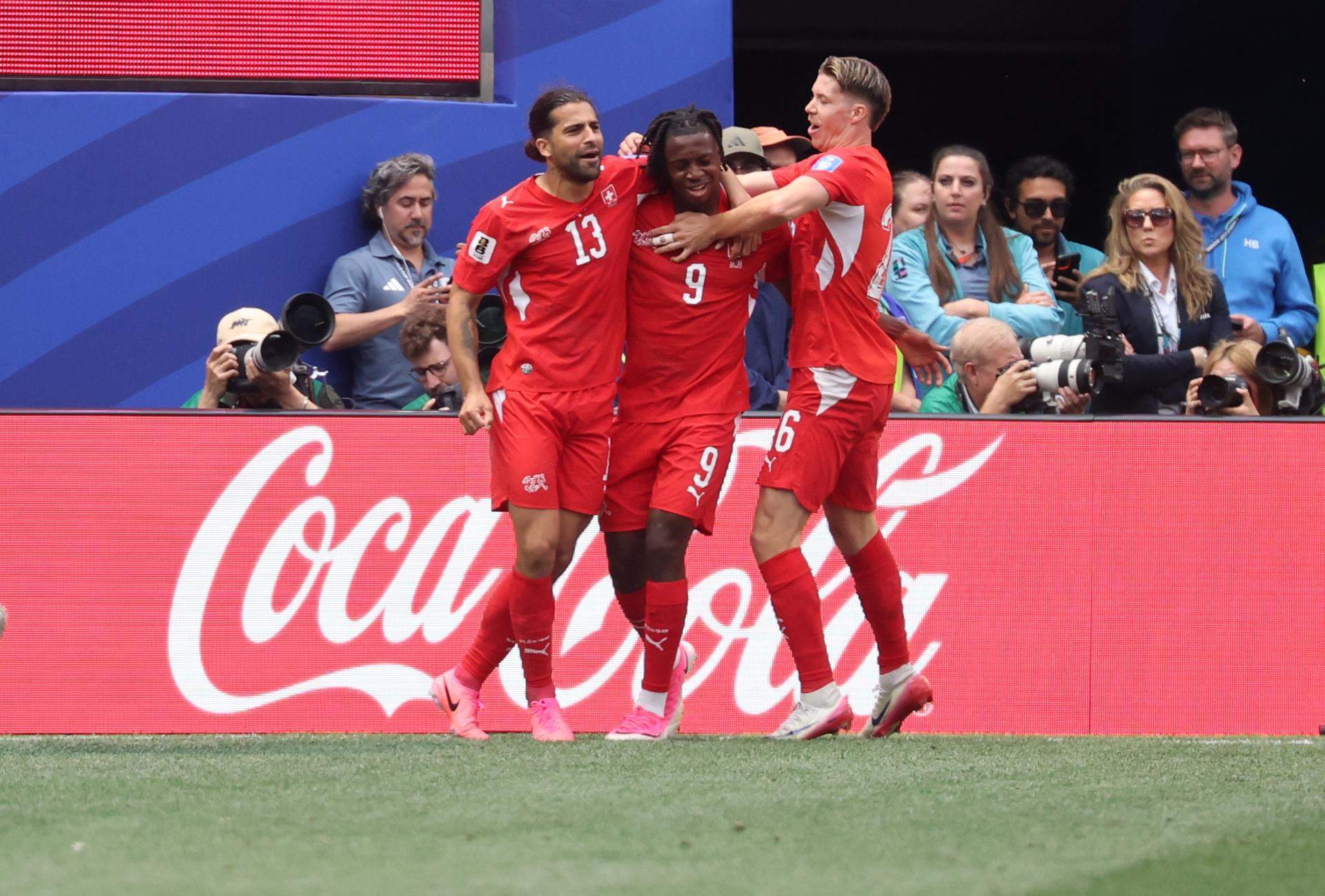 Suïssa mostra el seu potencial golejant Bòsnia (4-1) i la República Txeca es complica contra Sud-àfrica (1-1)
