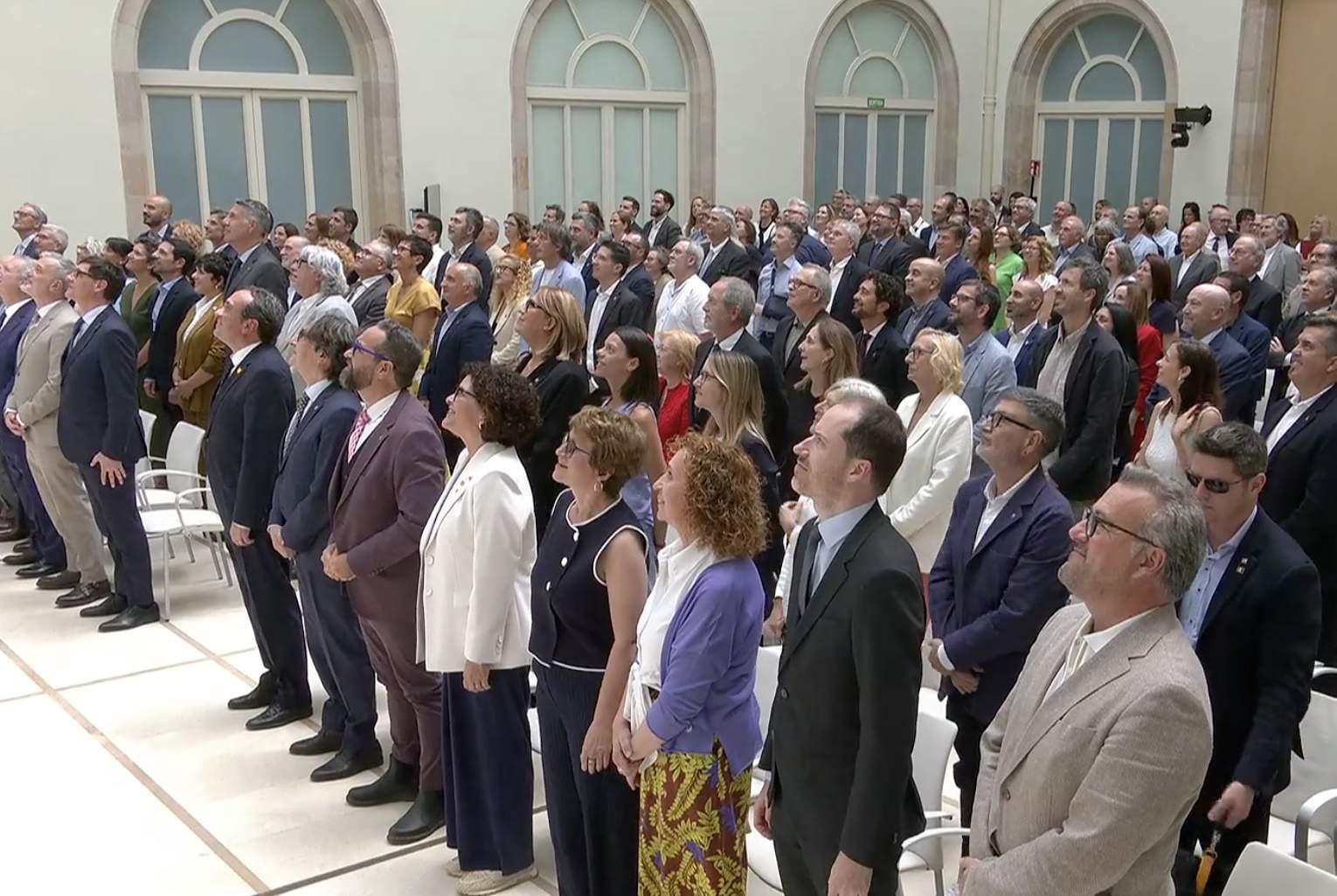 Aquelarre al Parlament en defensa de l'ofici polític en plena crisi pels casos de corrupció a Espanya