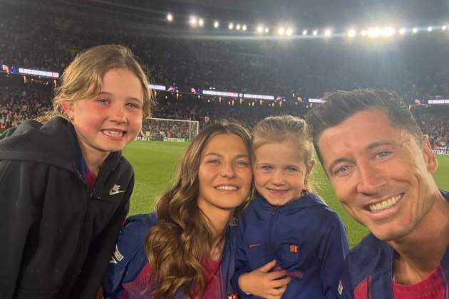 Lewandowski amb la seva dona i les seves filles l'últim dia al Camp Nou / Instagram Lewandowski amb la seva dona i les seves filles l'últim dia al Camp Nou / Instagram