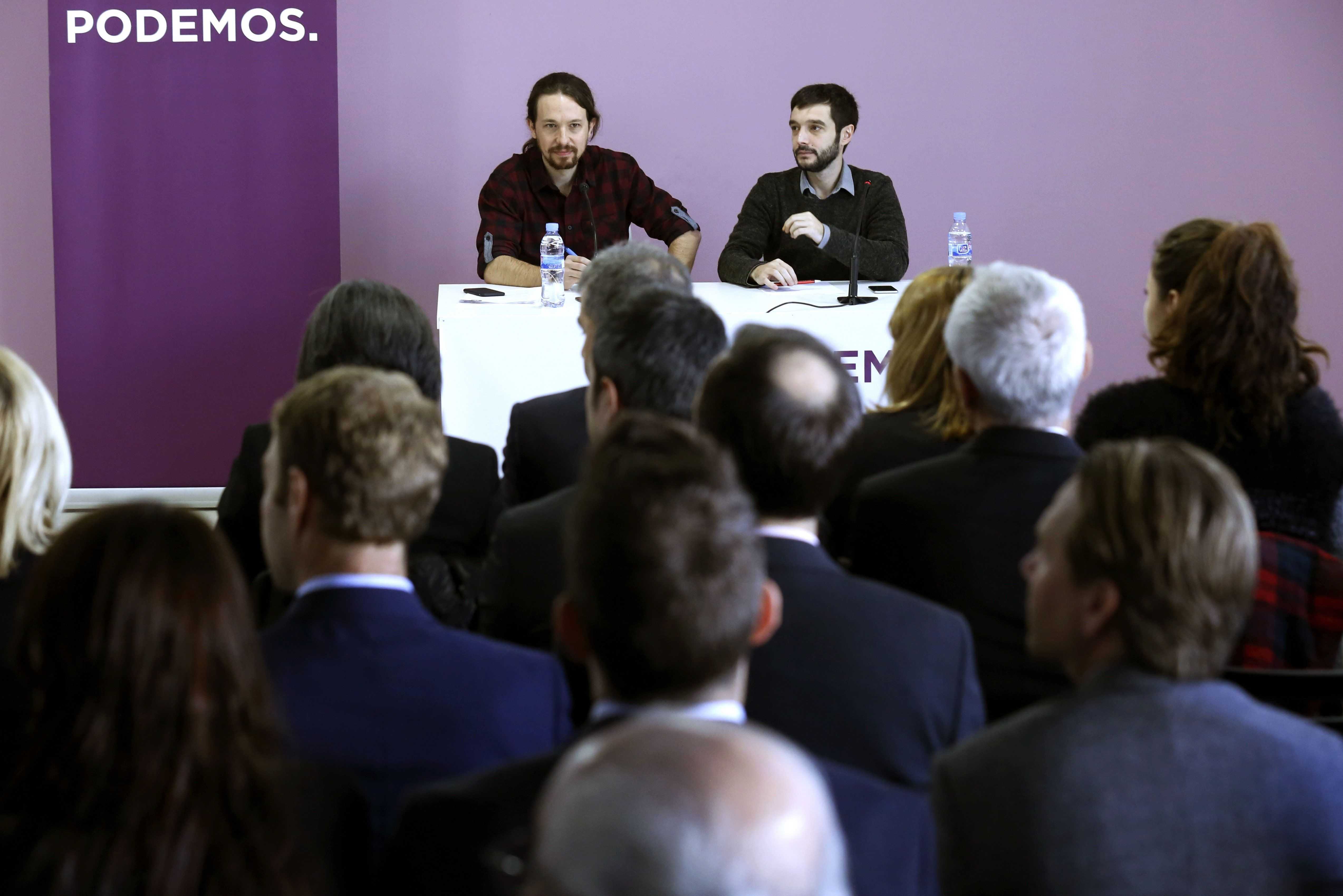 Iglesias defensa el referèndum català davant de 40 diplomàtics Iglesias defensa el referèndum català davant de 40 diplomàtics
