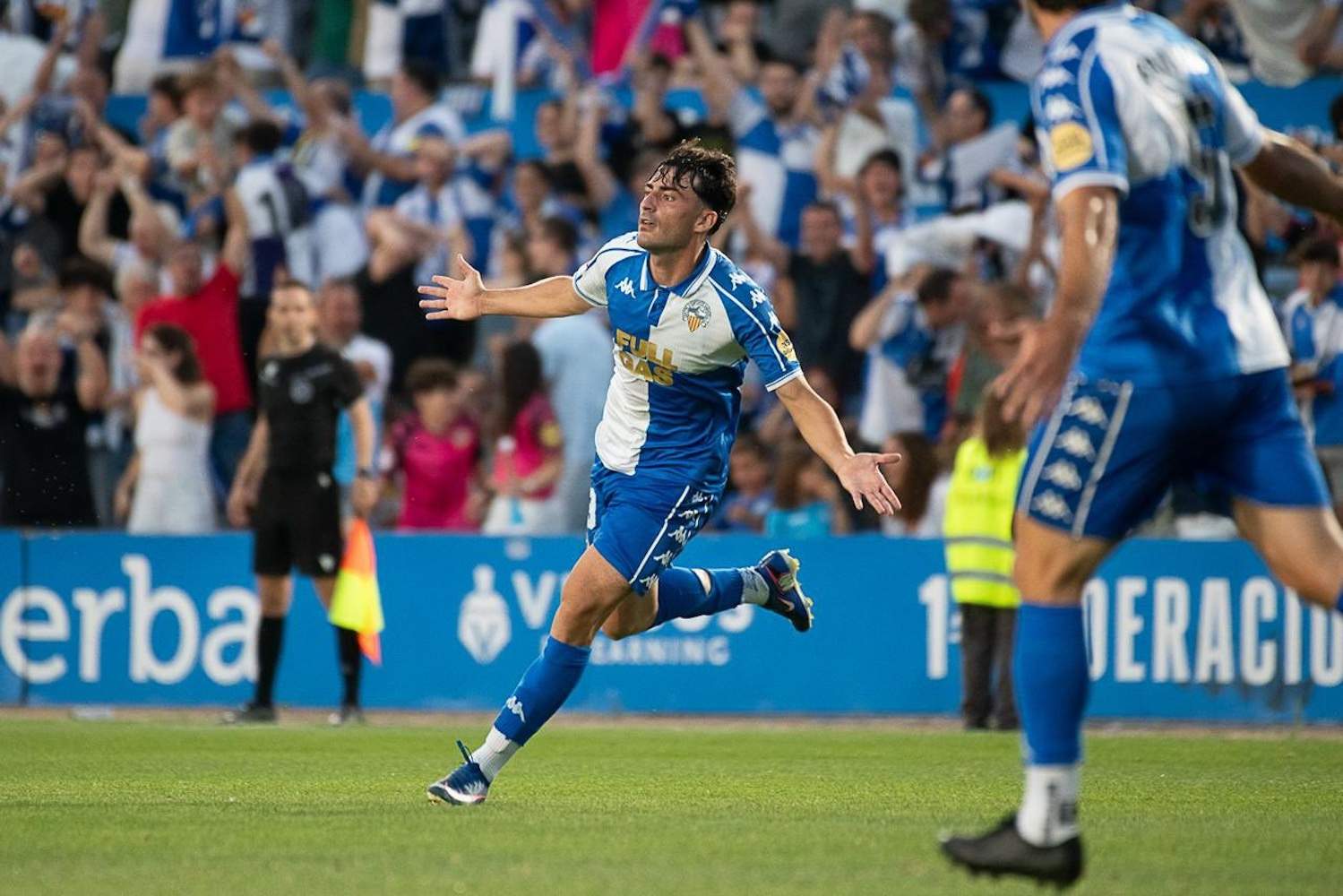 Un Sabadell heroic remunta contra el Zamora (4-0) i confirma el seu retorn a Segona Divisió