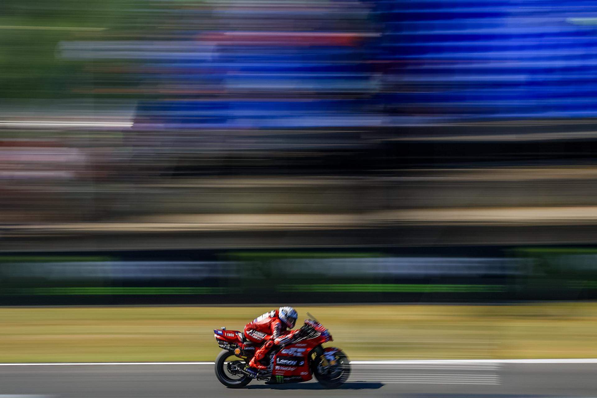 Un Marc Márquez magistral conquereix Brno i recupera més terreny al Mundial
