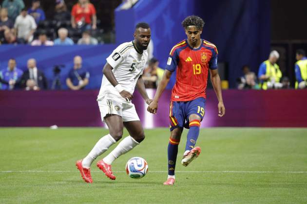 Lamine Yamal fa un passe durant un partit al Mundial / Foto: EFE Lamine Yamal fa un passe durant un partit al Mundial / Foto: EFE