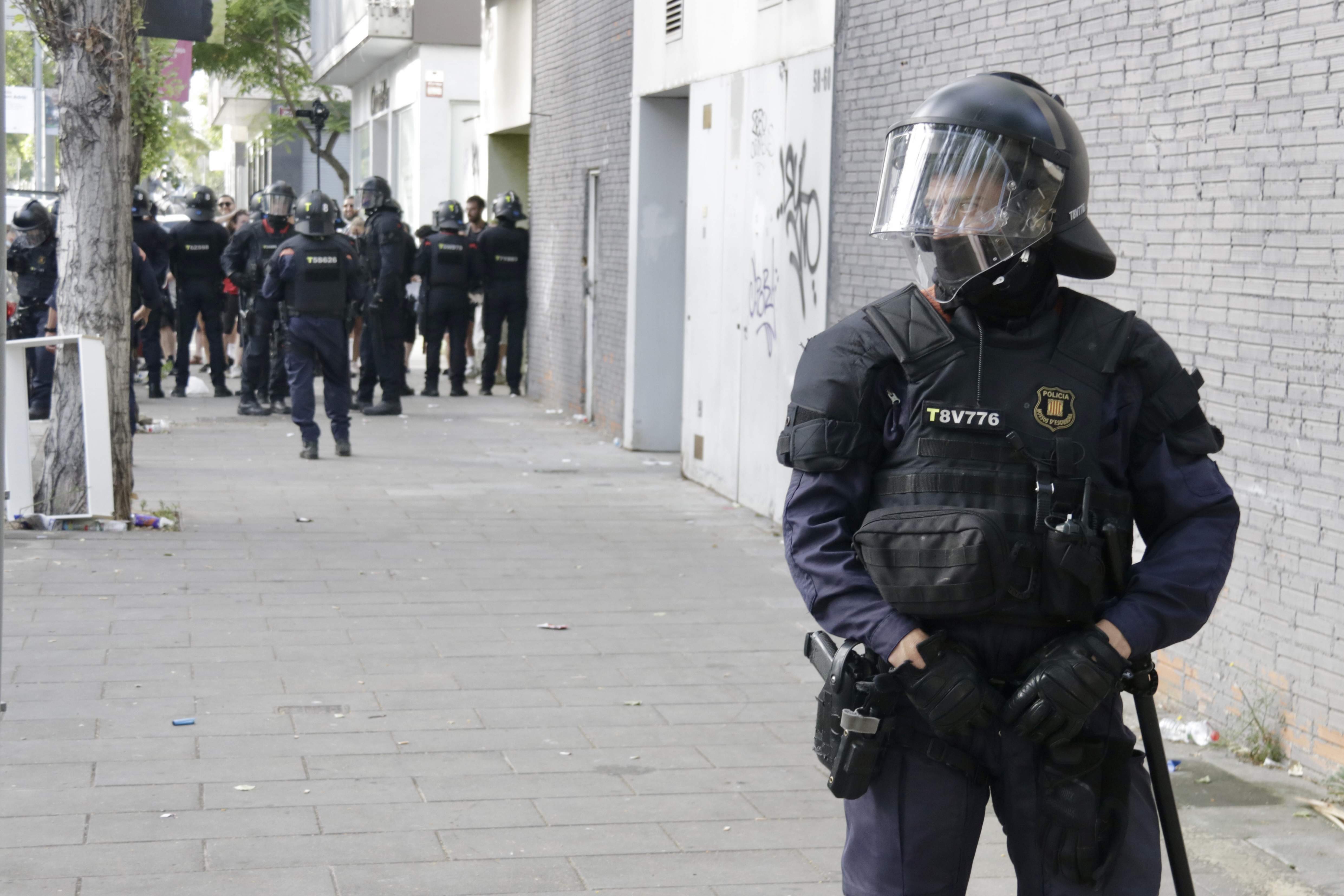 Dos dels tres pisos desallotjats dijous passat a la Mina tornen a estar ocupats