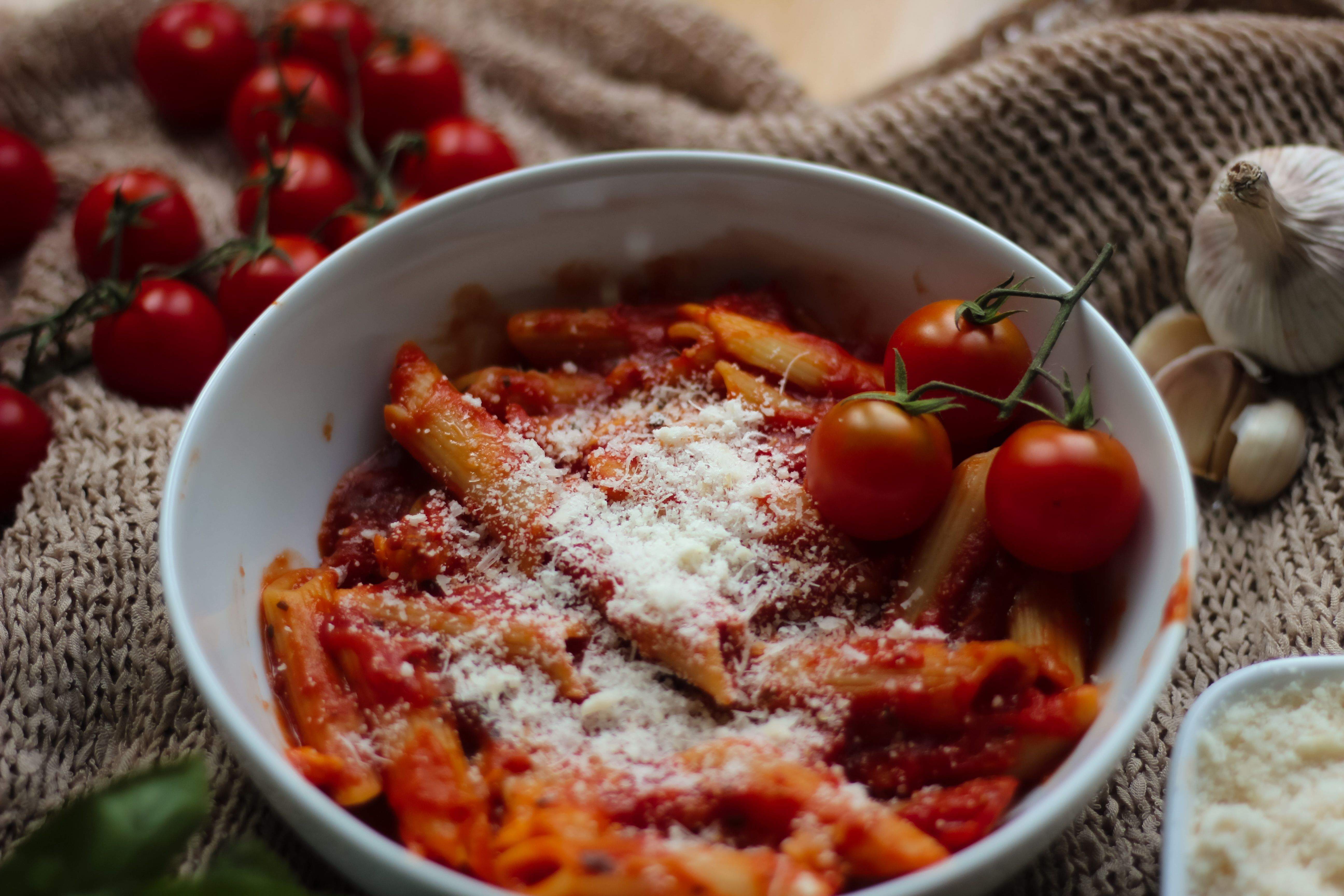 Si cuando preparas salsa de tomate para una pasta te queda ácida, el azúcar no sirve para solucionar nada