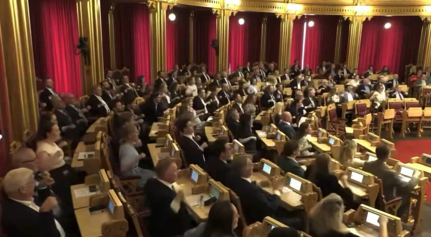 El Parlament de Noruega s’afegeix a la “remada vikinga” i sorprèn amb un gest insòlit