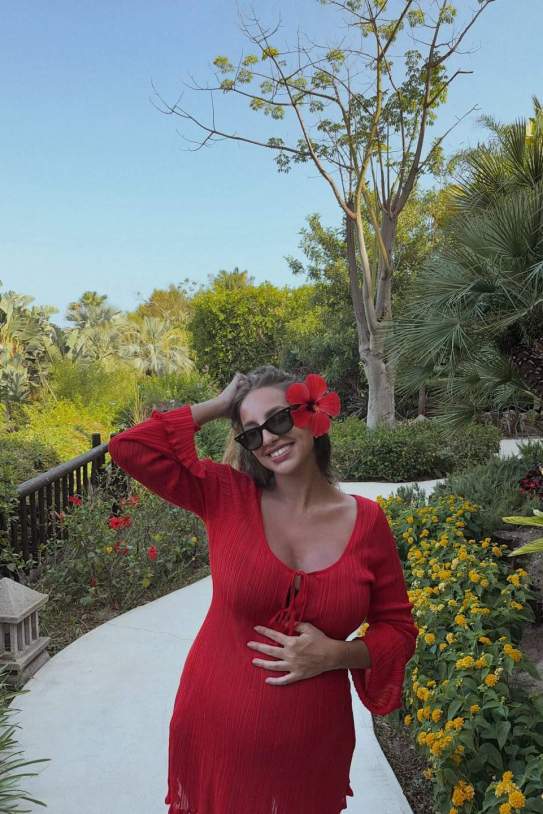 Luna Serrat guapísima lluint embaràs / Instagram