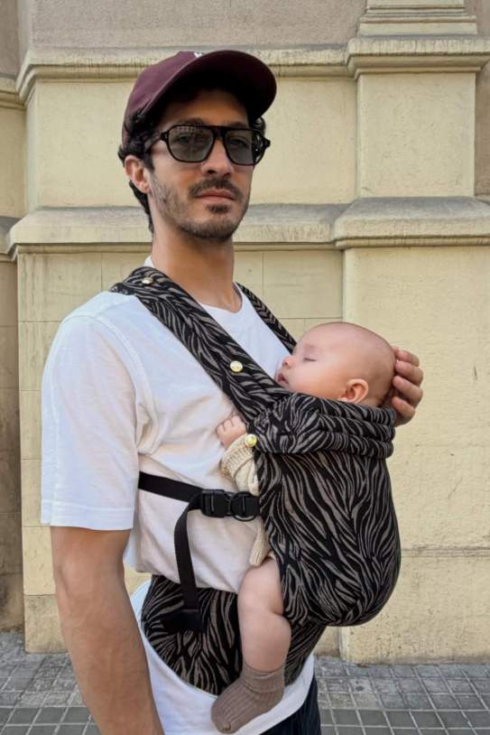 Chino Darín amb el seu nadó Dante en braços / Instagram