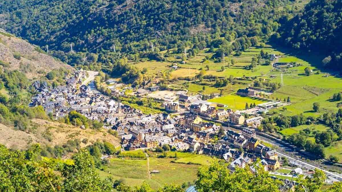 Cinc pobles amb encant a Catalunya on refugiar-te de la calor aquest estiu
